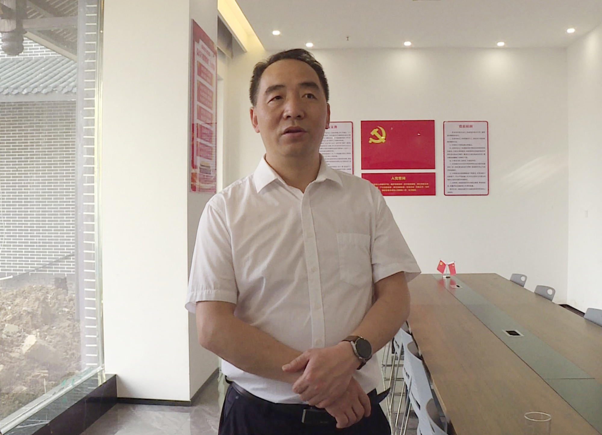 刘立红云湖009_副本.jpg 刘立红云湖009_副本.jpg