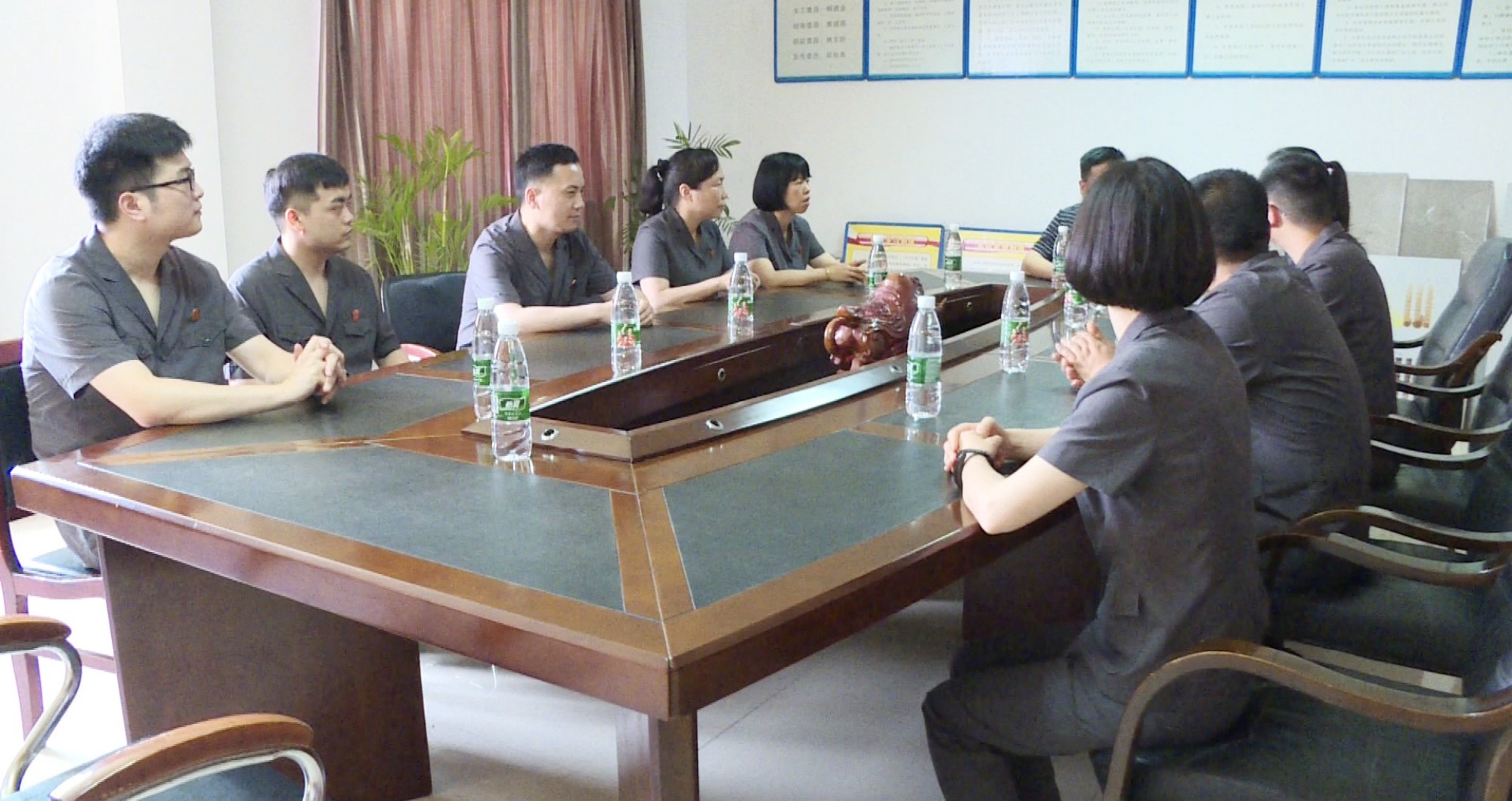 法院_副本.jpg 法院_副本.jpg