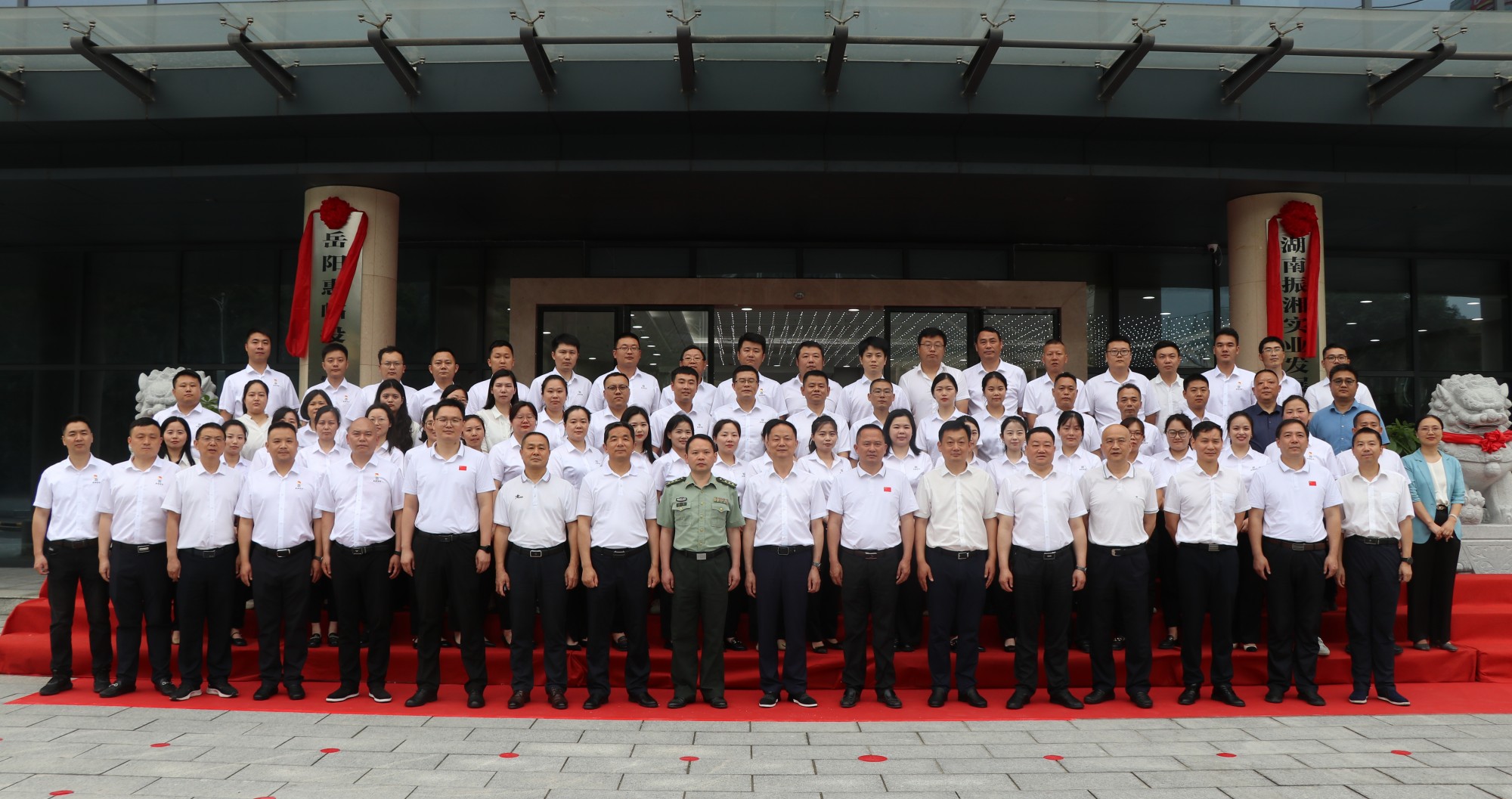 揭牌.jpg 揭牌.jpg