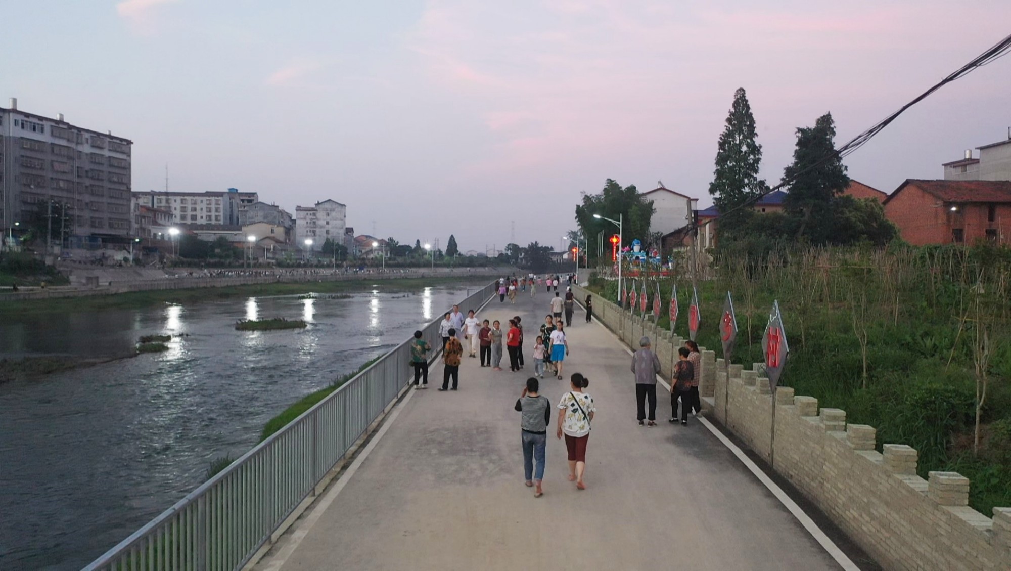 桃林001_副本.jpg 桃林001_副本.jpg