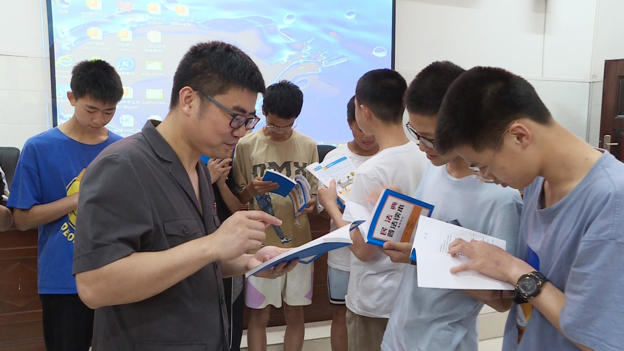 法院007_副本.jpg 法院007_副本.jpg