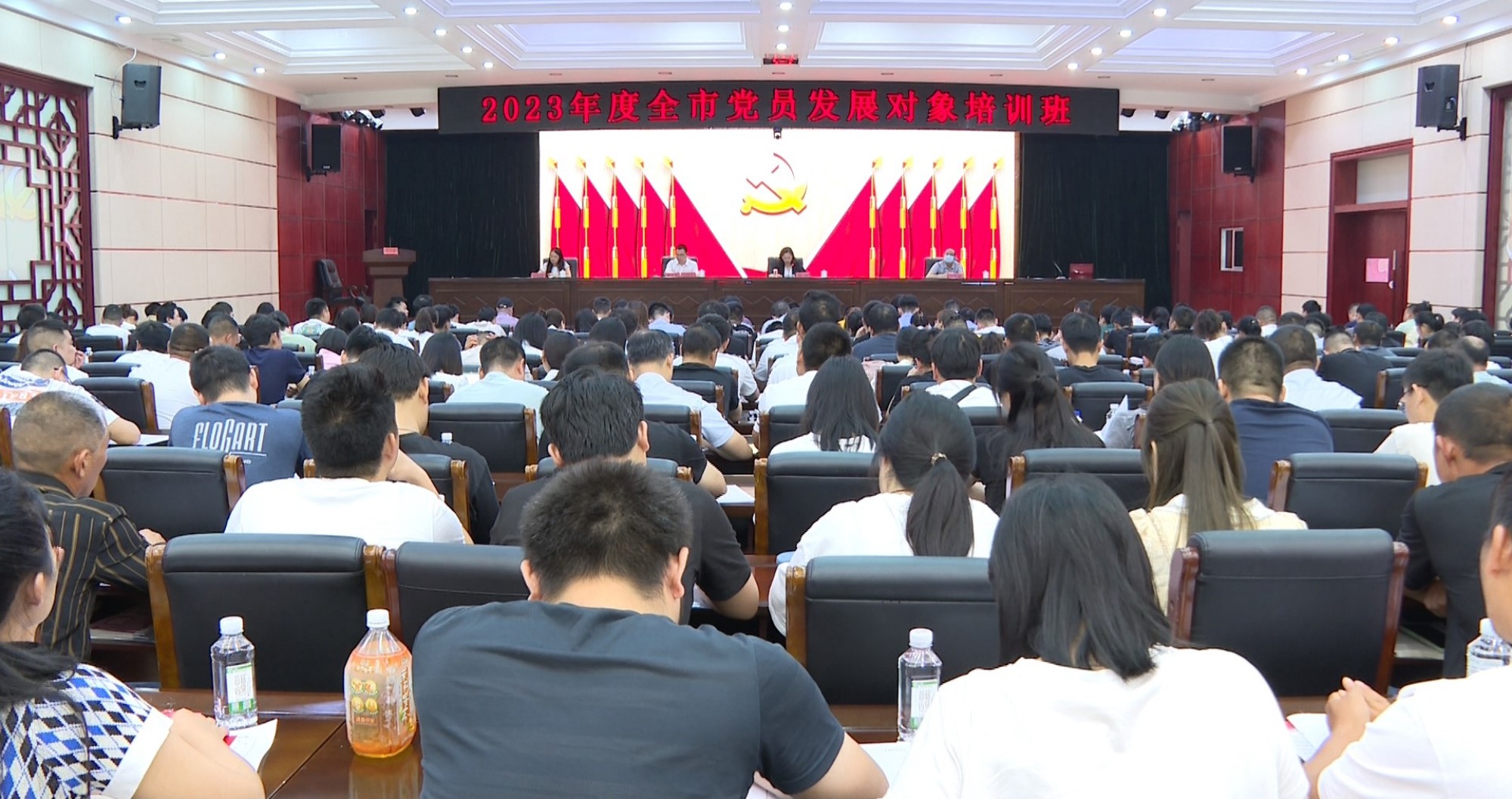 党员发展001_副本.jpg 党员发展001_副本.jpg