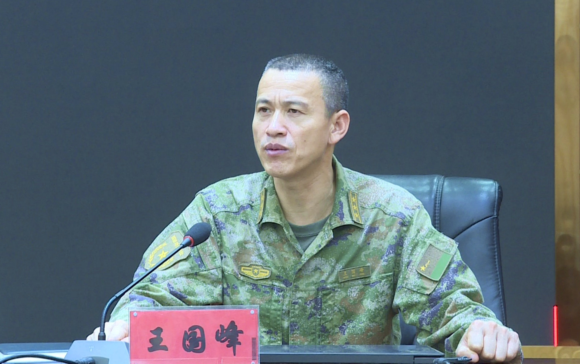 人武部征兵会013_副本.jpg 人武部征兵会013_副本.jpg