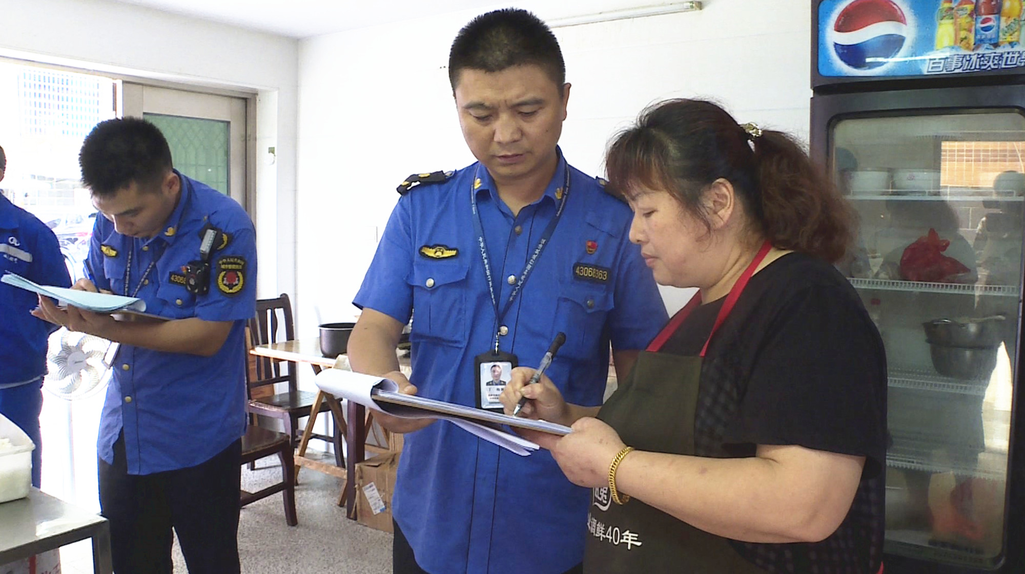 城管燃气安全003_副本.jpg 城管燃气安全003_副本.jpg