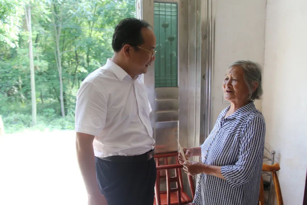 刘玉梅.jpg 刘玉梅.jpg