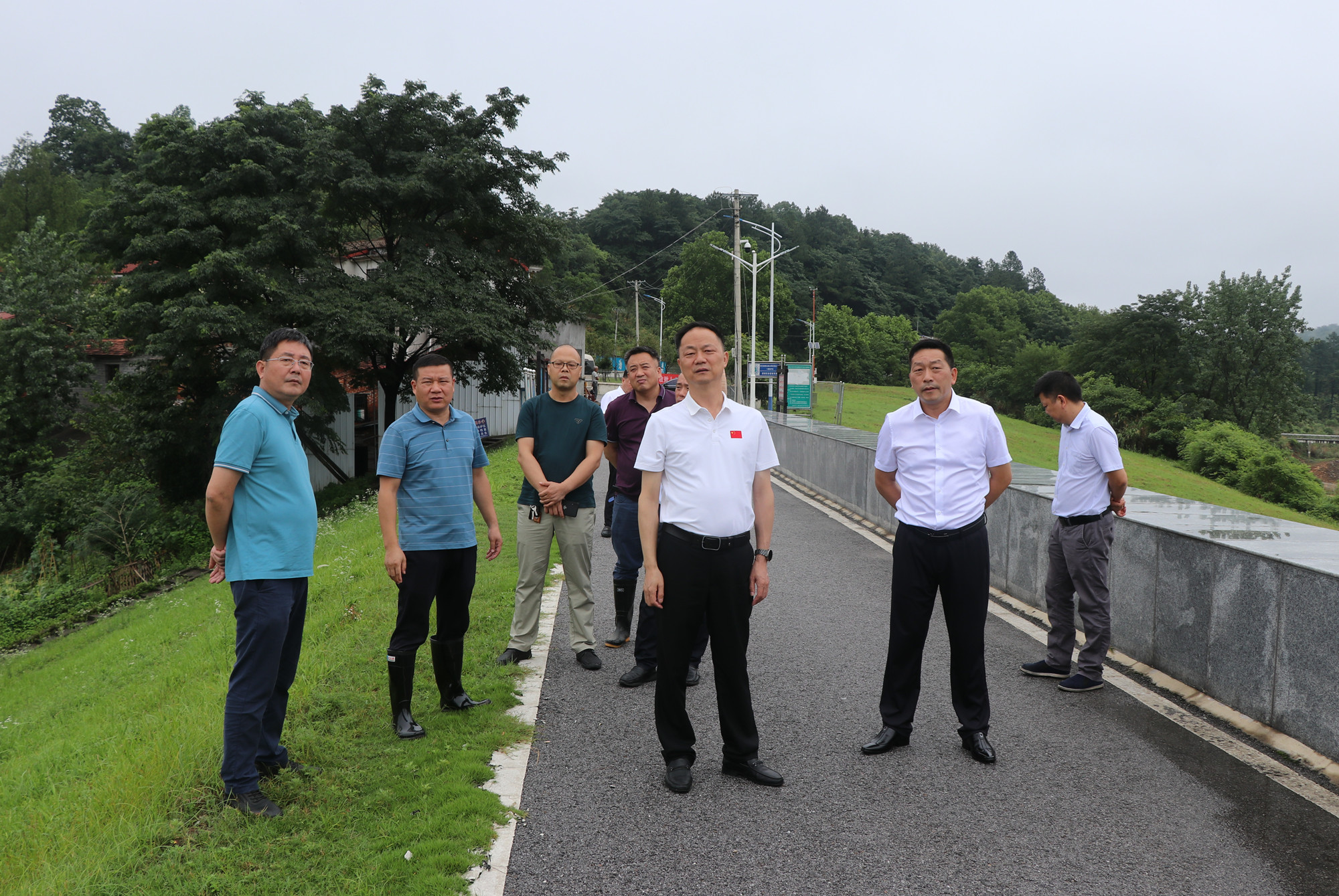 6.30书记查看雨情工作3_副本.jpg 6.30书记查看雨情工作3_副本.jpg