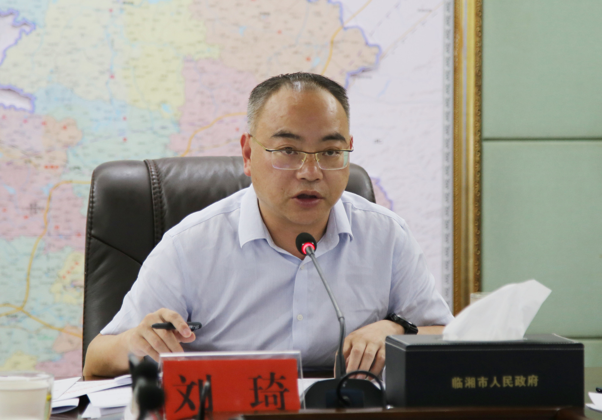 7.3市长,镇长、主任座谈会2_副本.jpg 7.3市长,镇长、主任座谈会2_副本.jpg