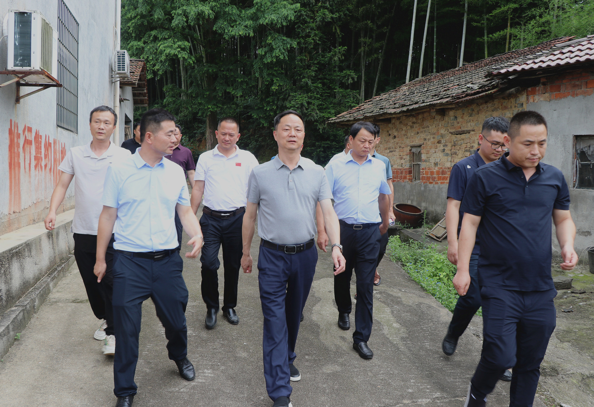 7.5书记督导农村厕改3_副本_副本.jpg 7.5书记督导农村厕改3_副本_副本.jpg