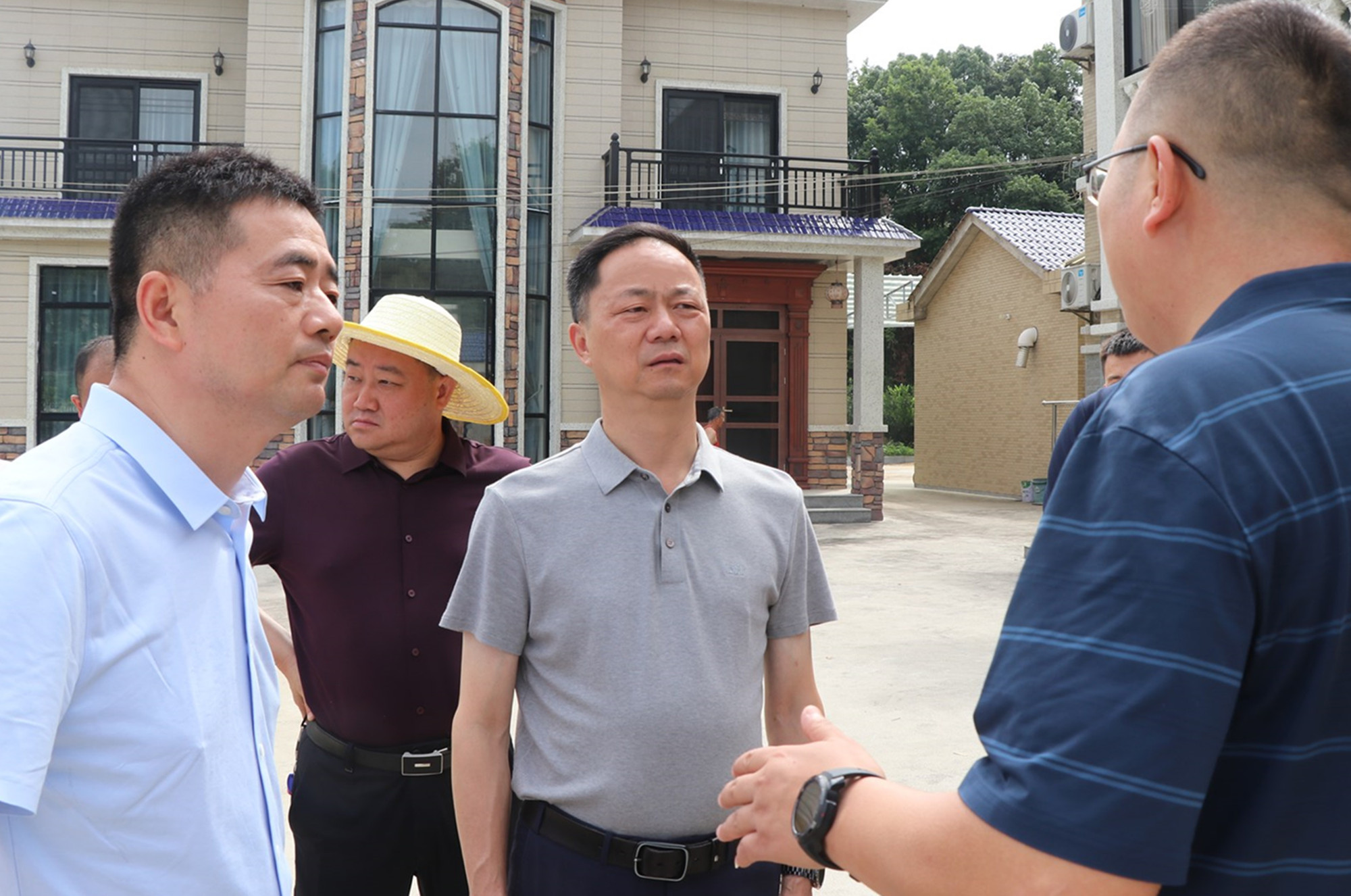 7.5书记督导农村厕改1_副本.jpg 7.5书记督导农村厕改1_副本.jpg