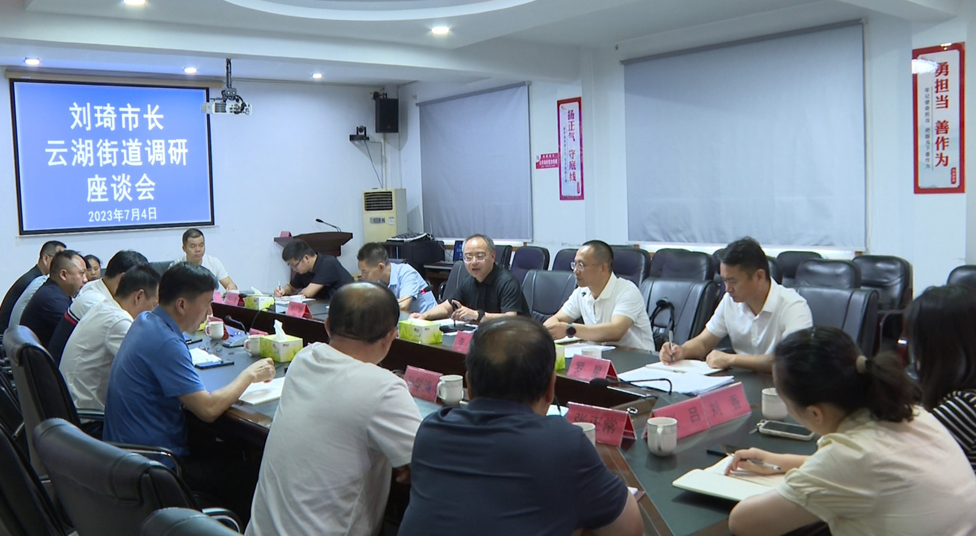 刘琦云湖011_副本.jpg 刘琦云湖011_副本.jpg