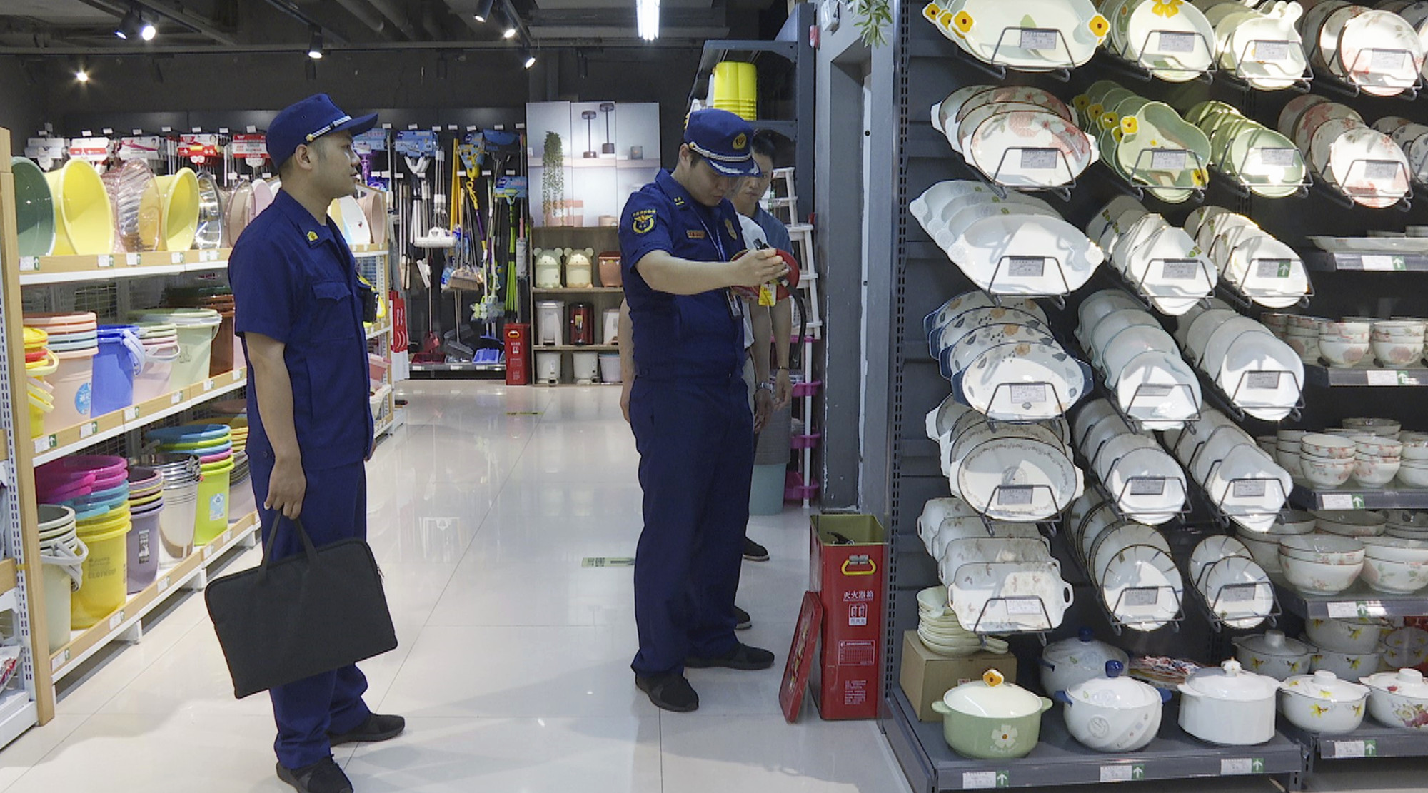 消防检查008_副本.jpg 消防检查008_副本.jpg