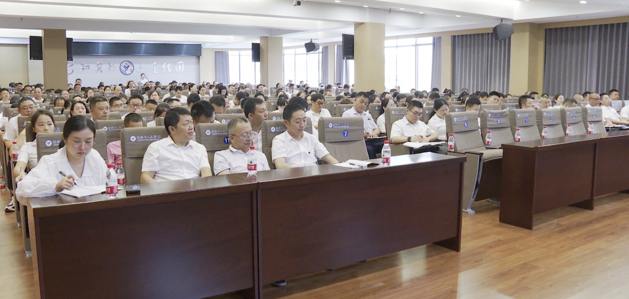 卫健局011_副本.jpg 卫健局011_副本.jpg