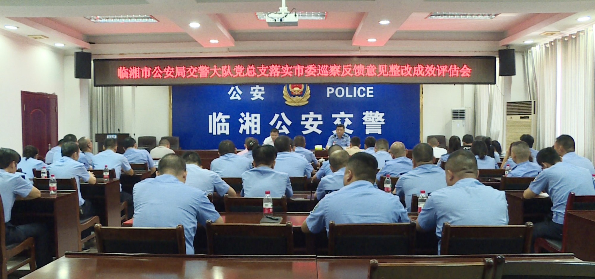交警001_副本.jpg