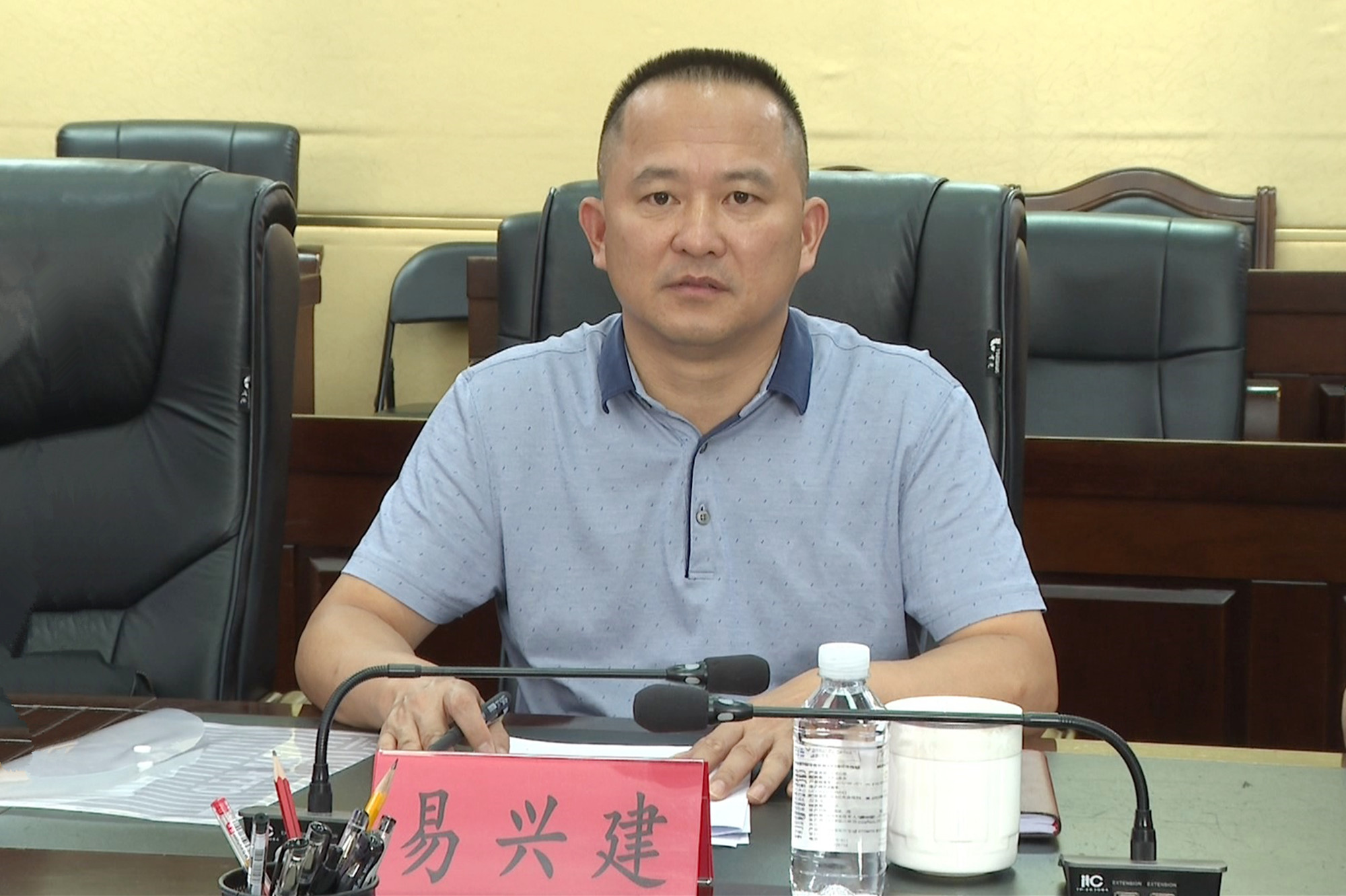 易兴建退役军人事务局002_副本.jpg 易兴建退役军人事务局002_副本.jpg