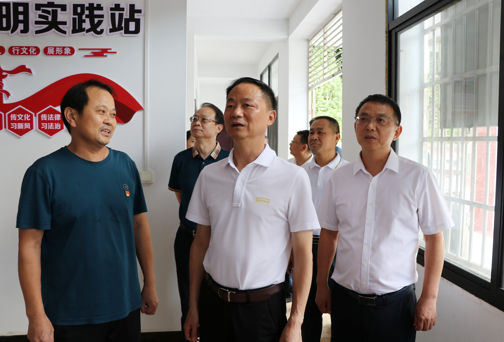 9.7书记调研五里云湖1_副本.jpg