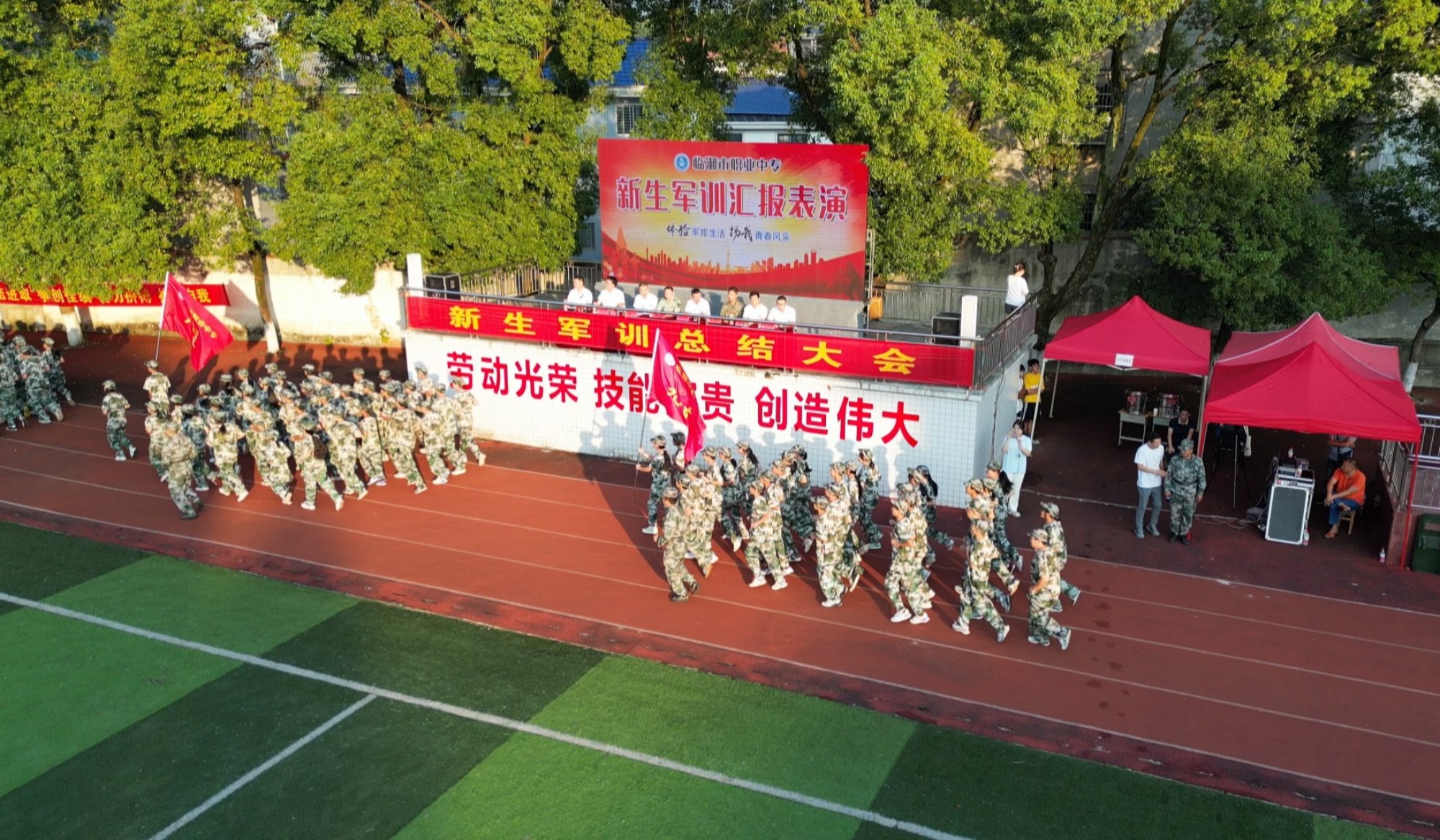 职高军训005_副本.jpg