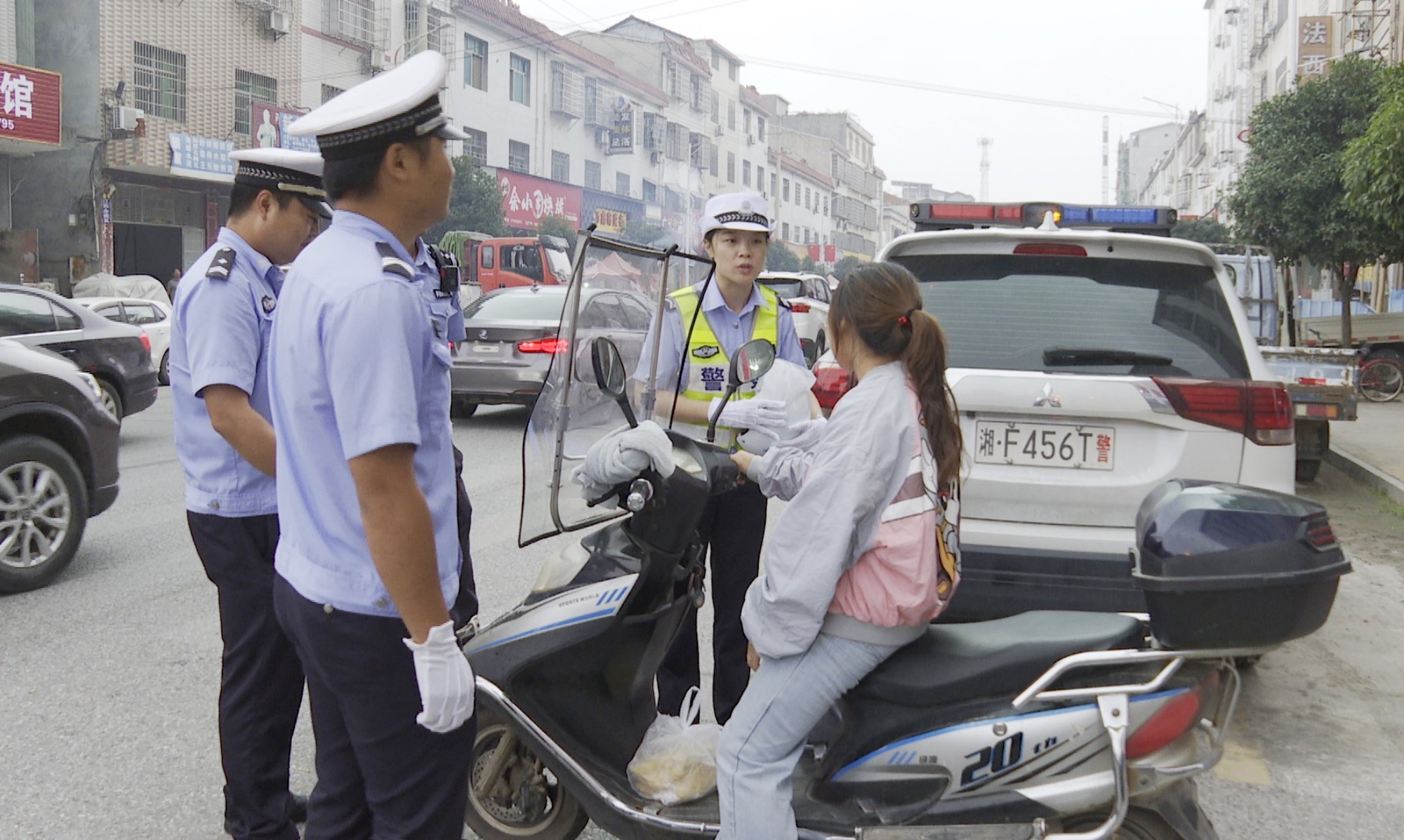 校园周边戴帽工程001_副本.jpg 校园周边戴帽工程001_副本.jpg
