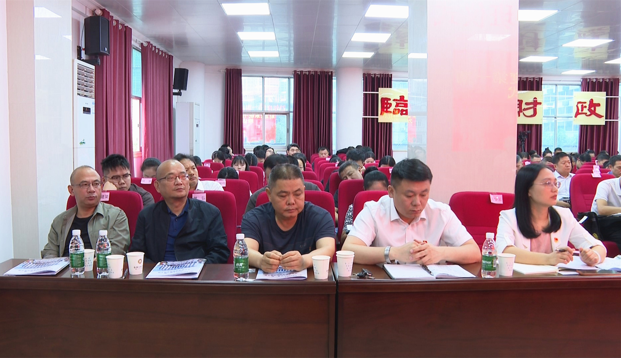 财政系统干部培训班005_副本.jpg 财政系统干部培训班005_副本.jpg