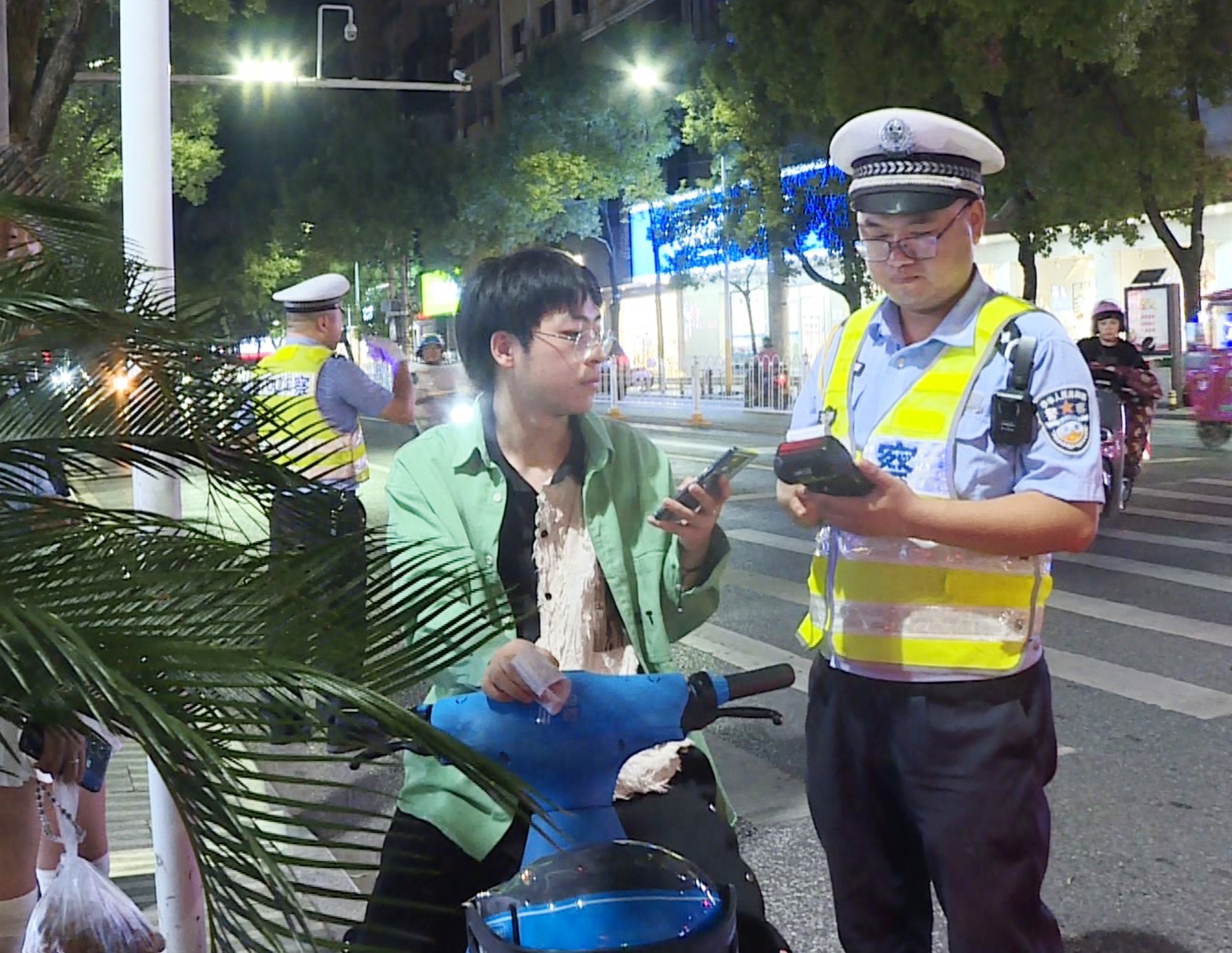 交警003_副本.jpg