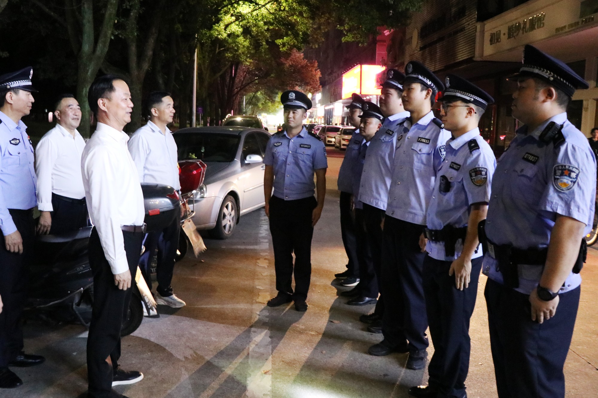 书记夜巡.jpg0.jpg 书记夜巡.jpg0.jpg