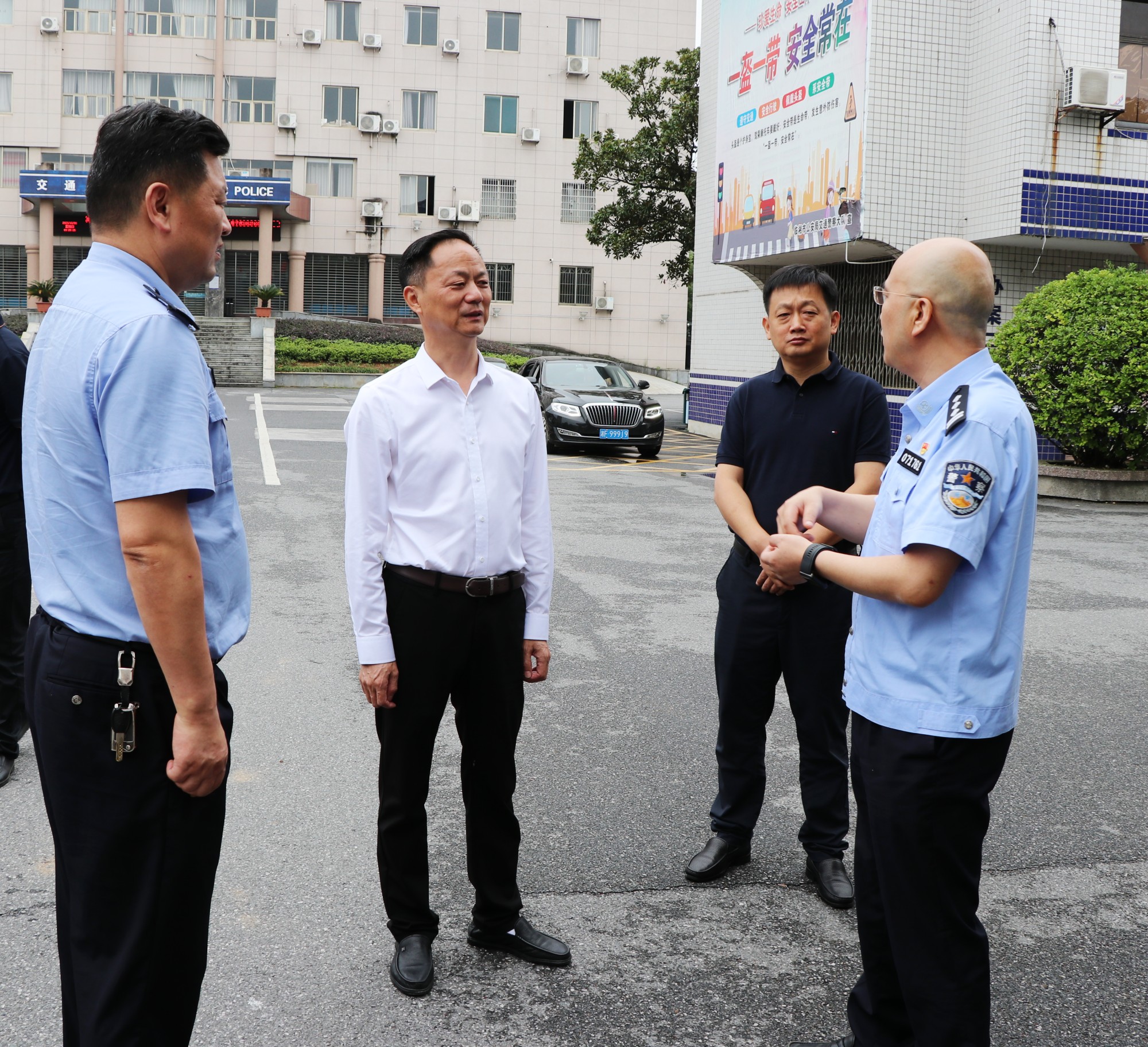 书记检查.jpg
