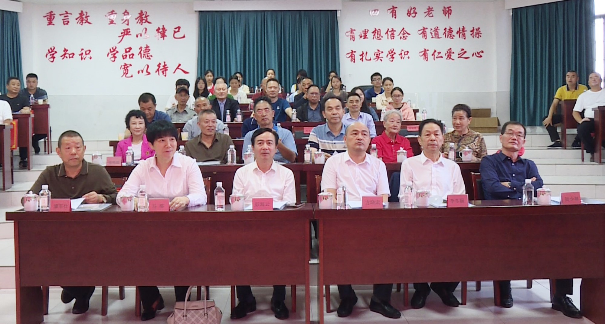 黄盖助学008_副本.jpg