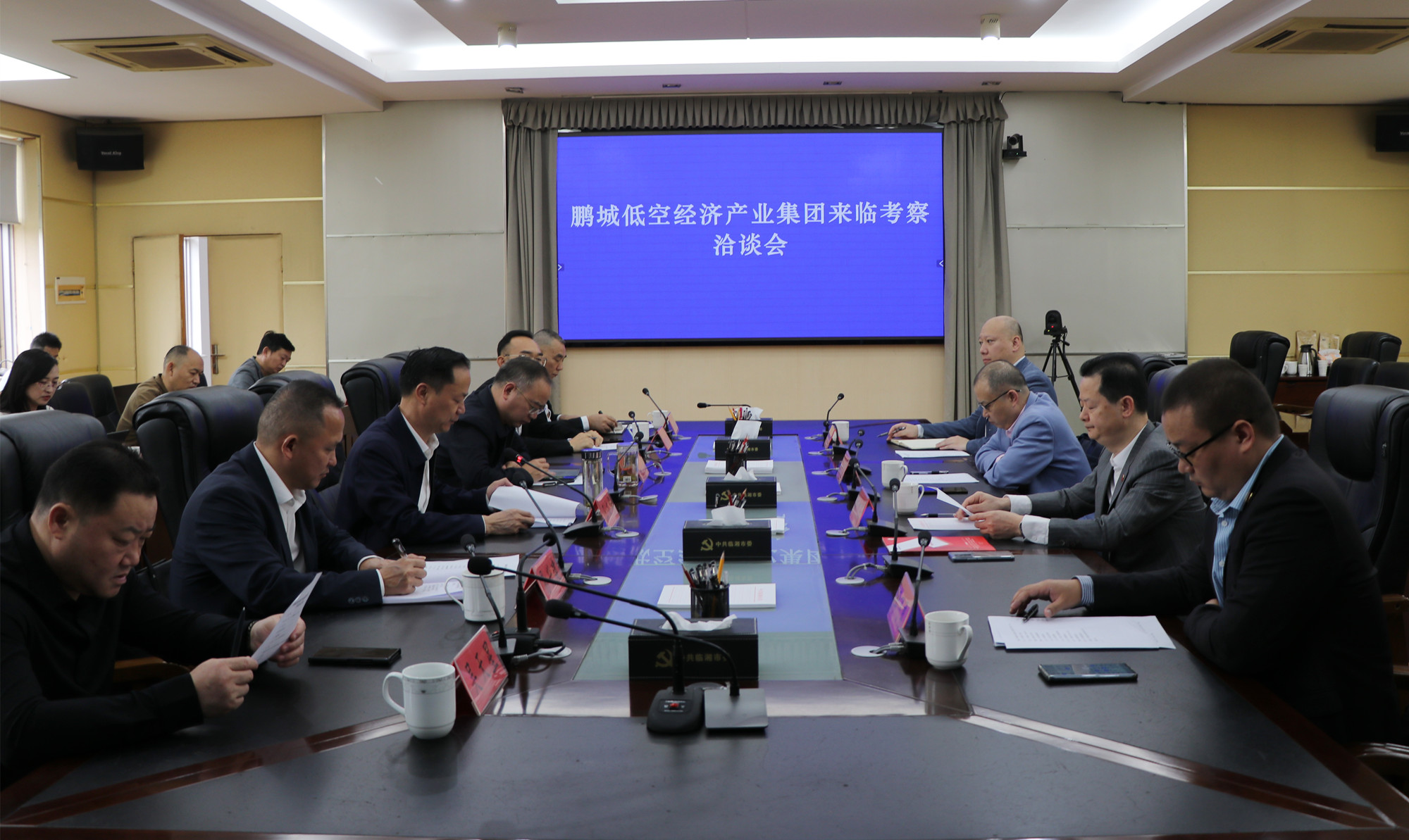 10.12书记市长 与客商洽谈_副本.jpg