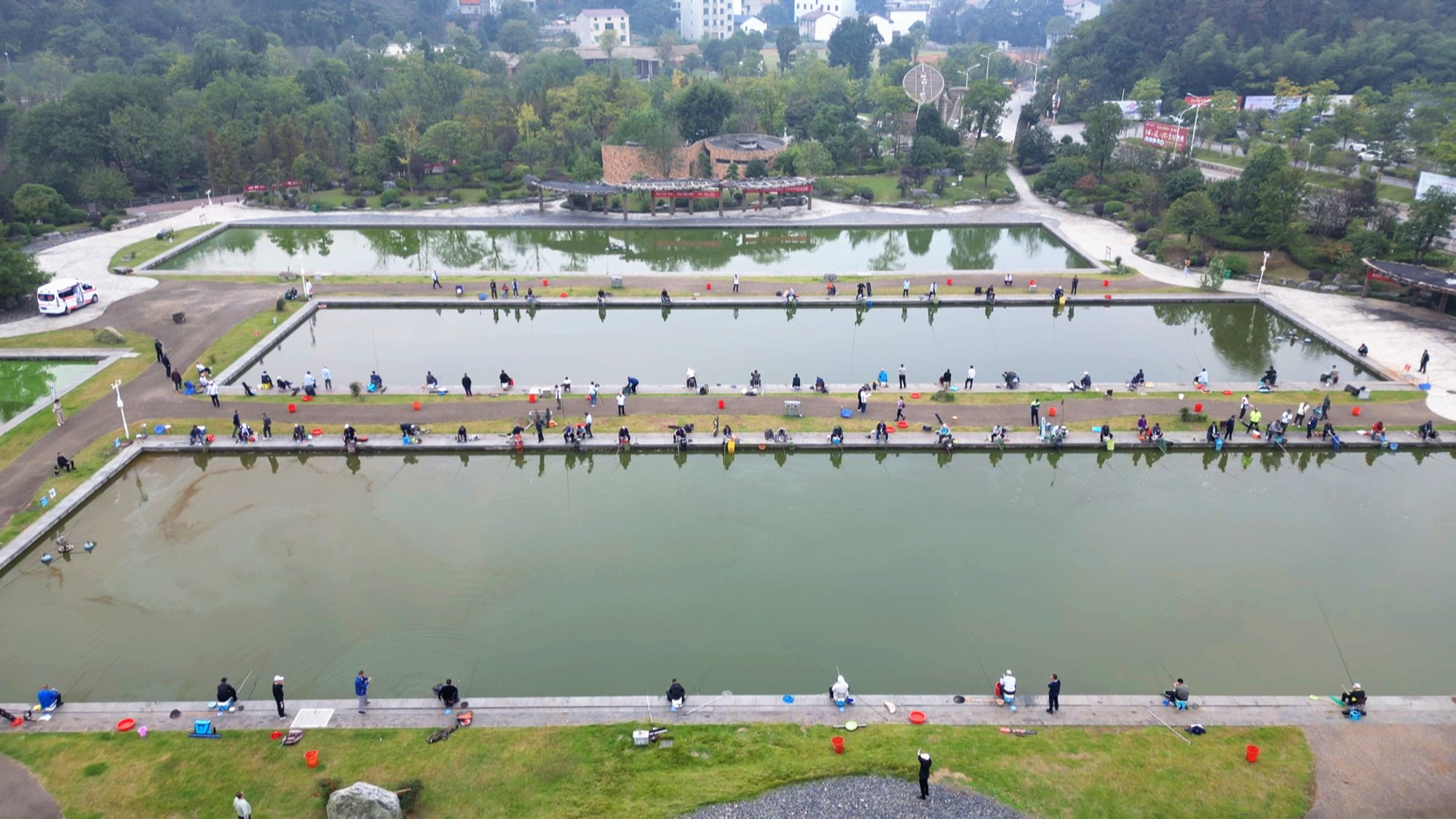 老年钓鱼航拍004_副本.jpg 老年钓鱼航拍004_副本.jpg