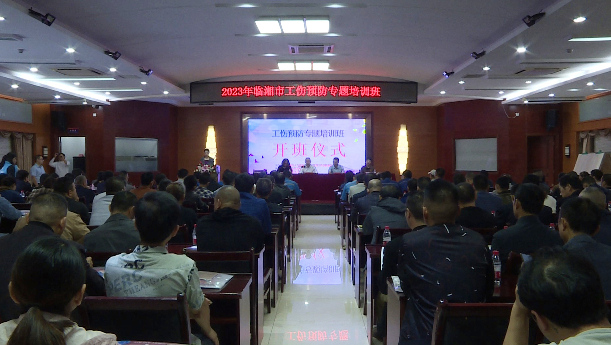 人社局工伤004_副本.jpg 人社局工伤004_副本.jpg