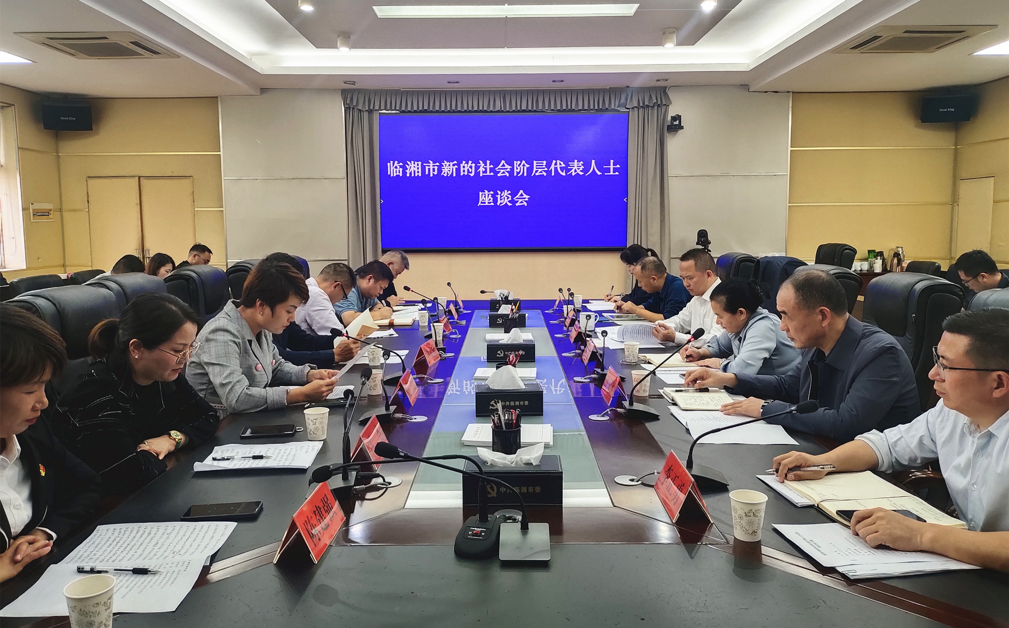 新阶层_副本.jpg 新阶层_副本.jpg