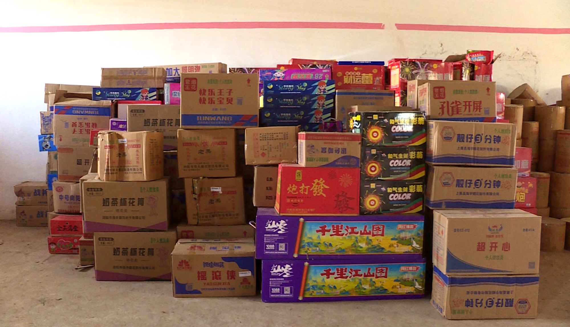 非法运输烟花爆竹007_副本.jpg 非法运输烟花爆竹007_副本.jpg