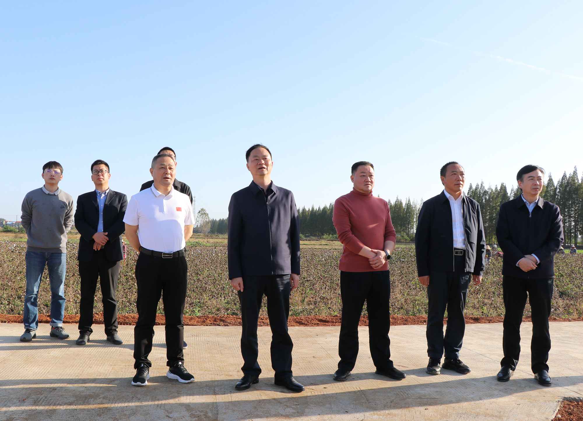 11.6书记调研黄盖1_副本.jpg 11.6书记调研黄盖1_副本.jpg