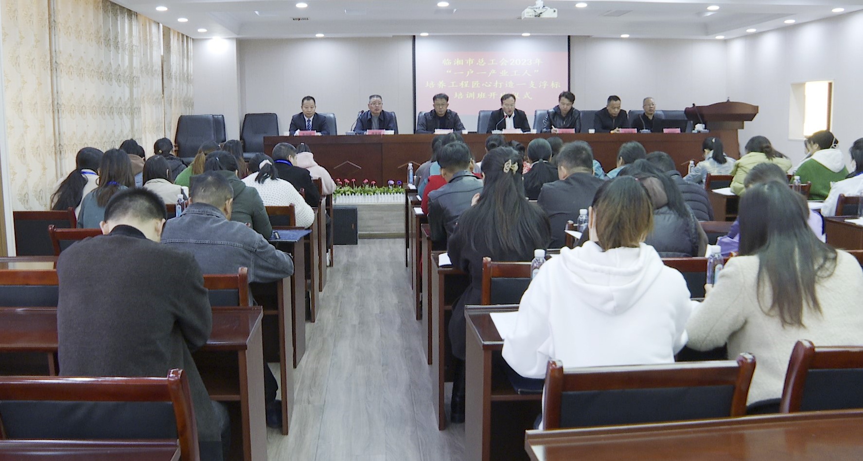 浮标培训班004_副本.jpg 浮标培训班004_副本.jpg