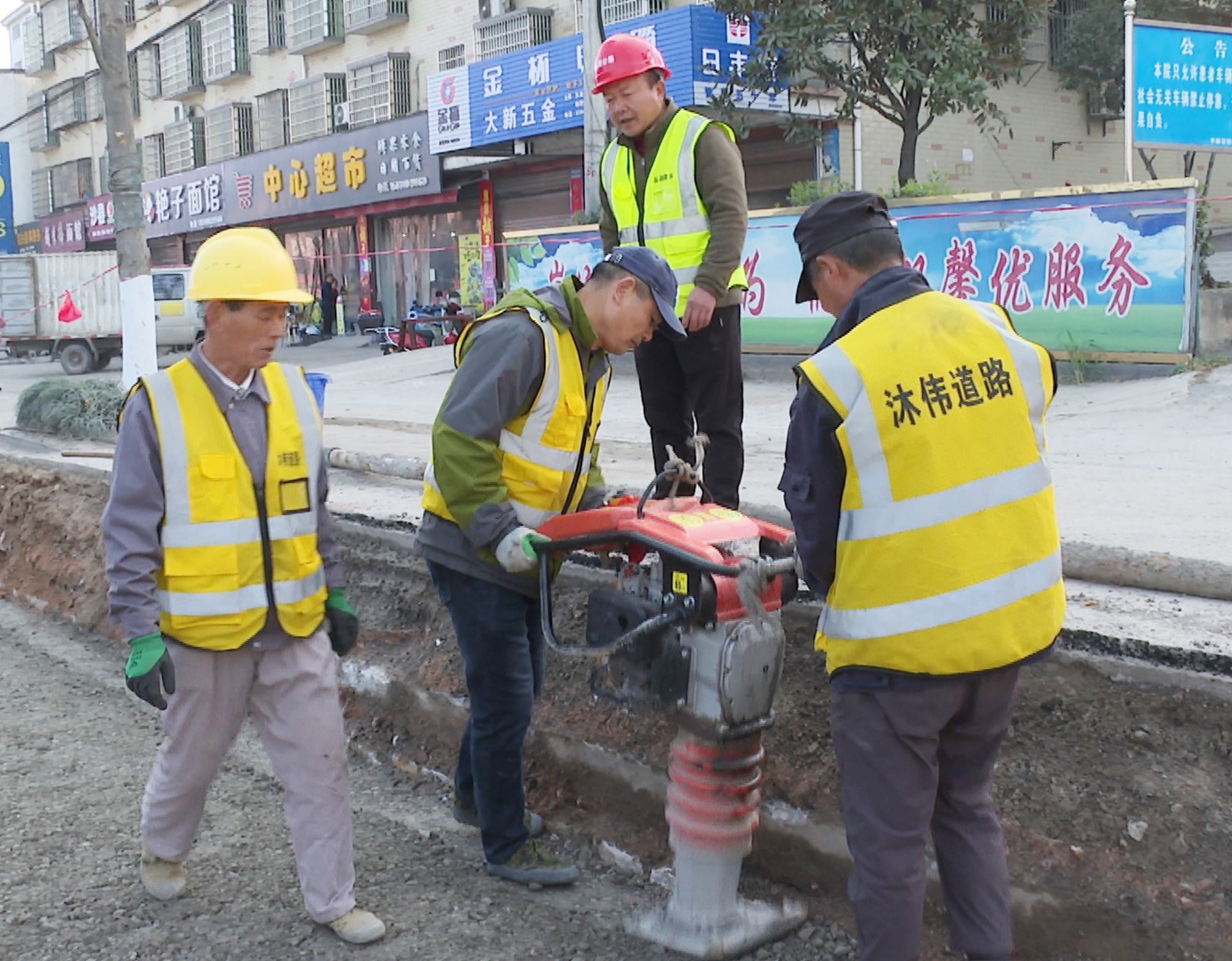 羊楼司大修007_副本.jpg 羊楼司大修007_副本.jpg