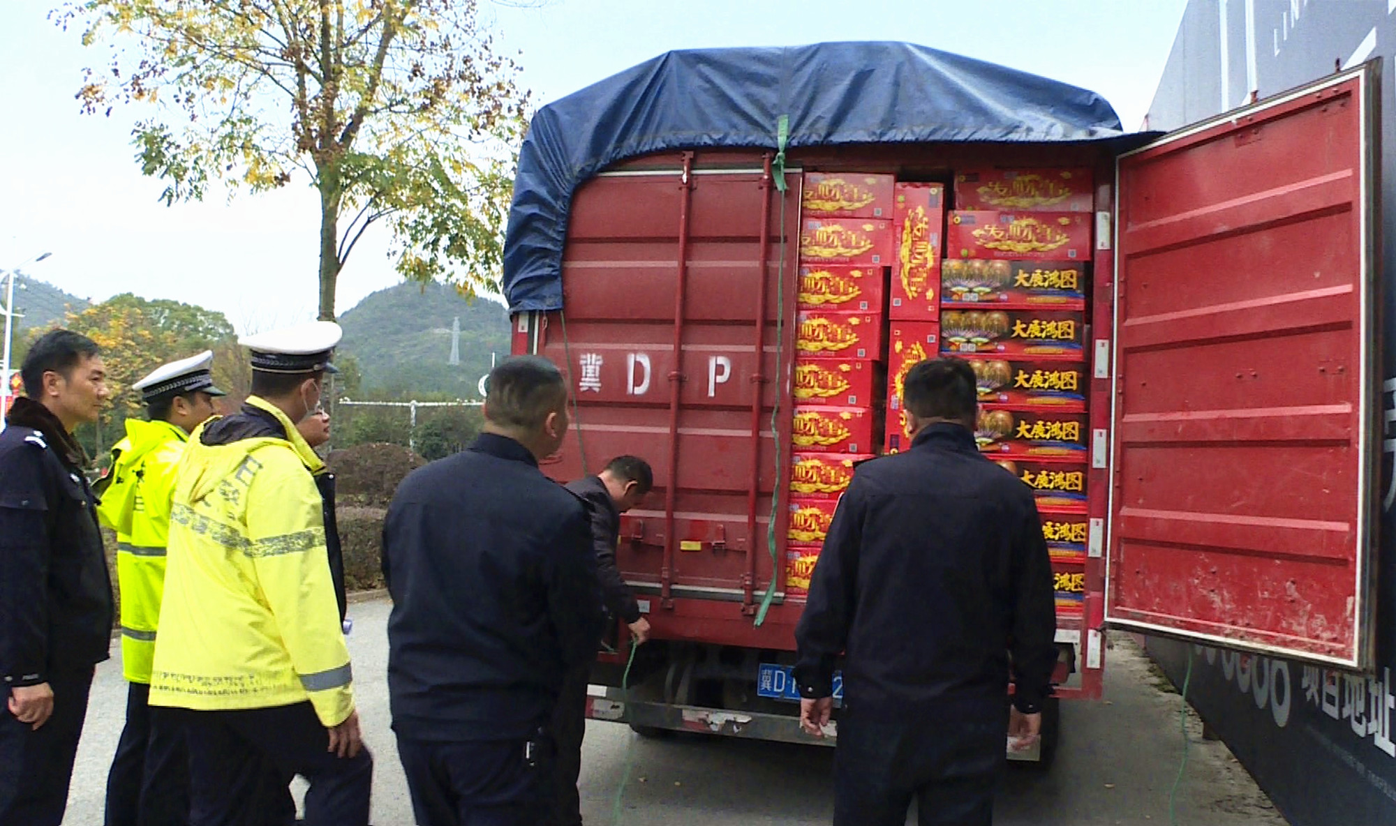 烟花爆竹2_副本.jpg 烟花爆竹2_副本.jpg