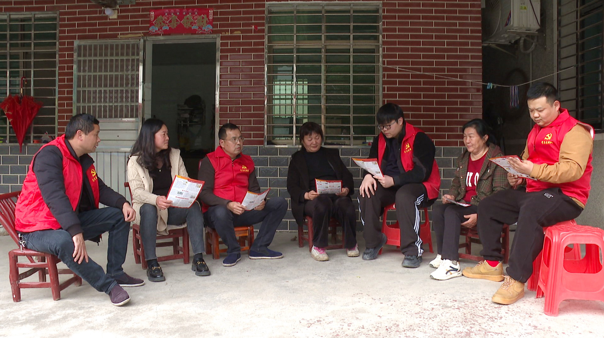 忠防党员志愿者宣传安全知识003_副本.jpg 忠防党员志愿者宣传安全知识003_副本.jpg