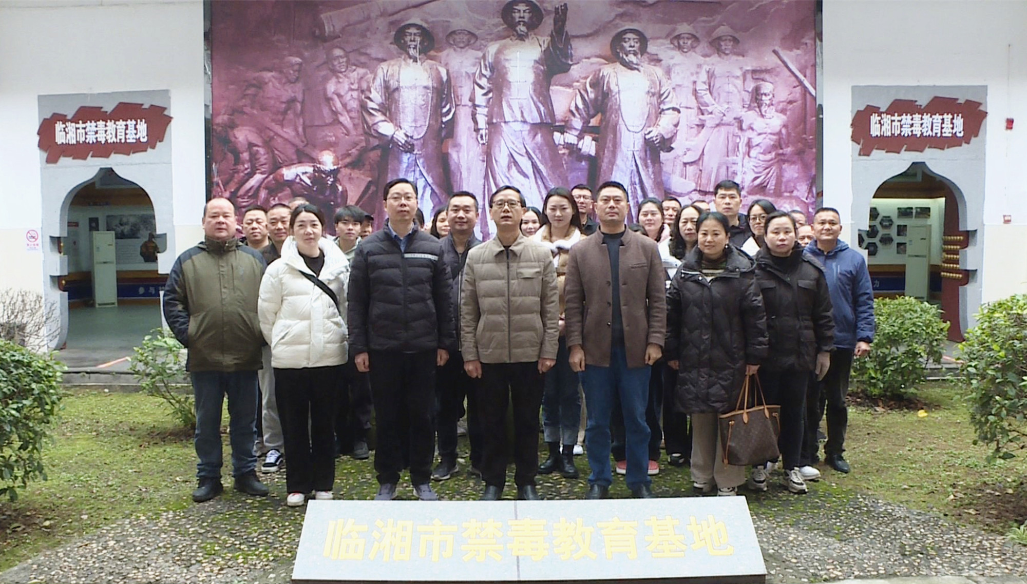 参观禁毒基地008_副本.jpg 参观禁毒基地008_副本.jpg