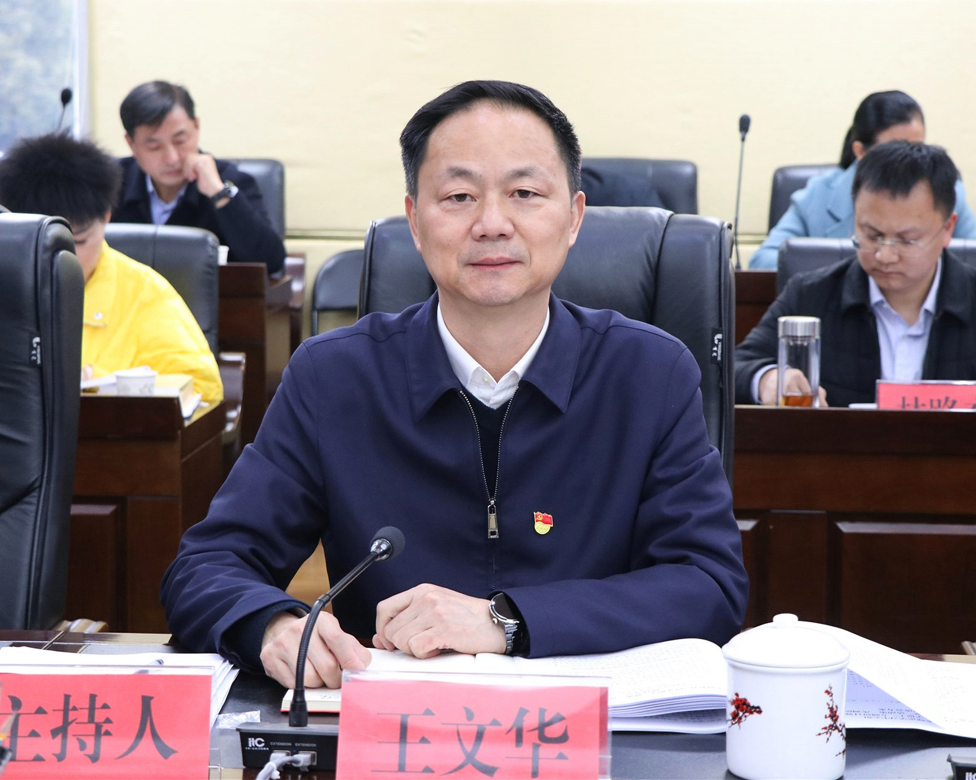 12.15书记市长 市委理论学习中心组关于以学促干专题研讨1_副本.jpg 12.15书记市长 市委理论学习中心组关于以学促干专题研讨1_副本.jpg