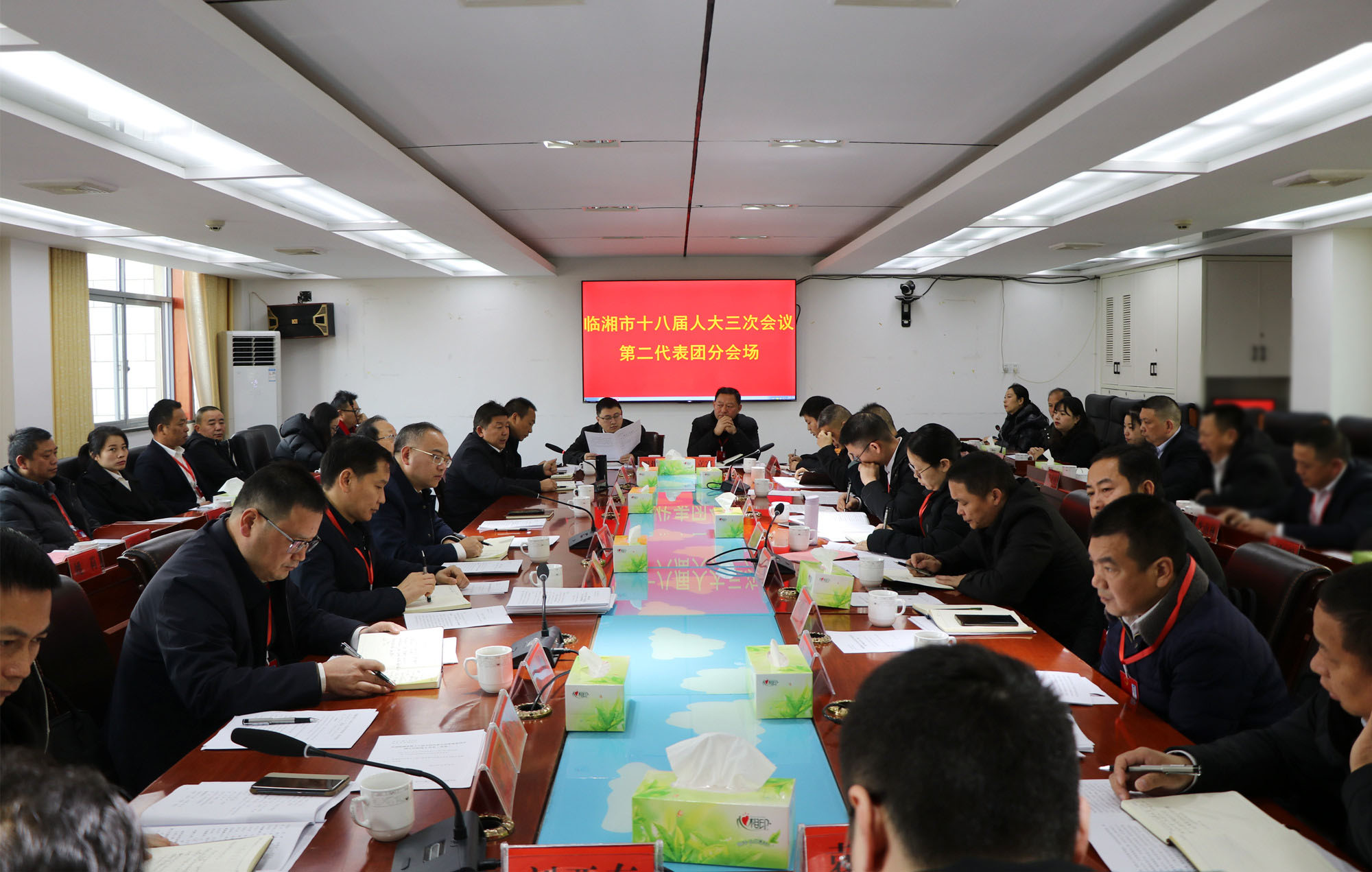 12.21书记市长 临湘市十八届人大三次会议分团讨论2_副本-1.jpg 12.21书记市长 临湘市十八届人大三次会议分团讨论2_副本-1.jpg