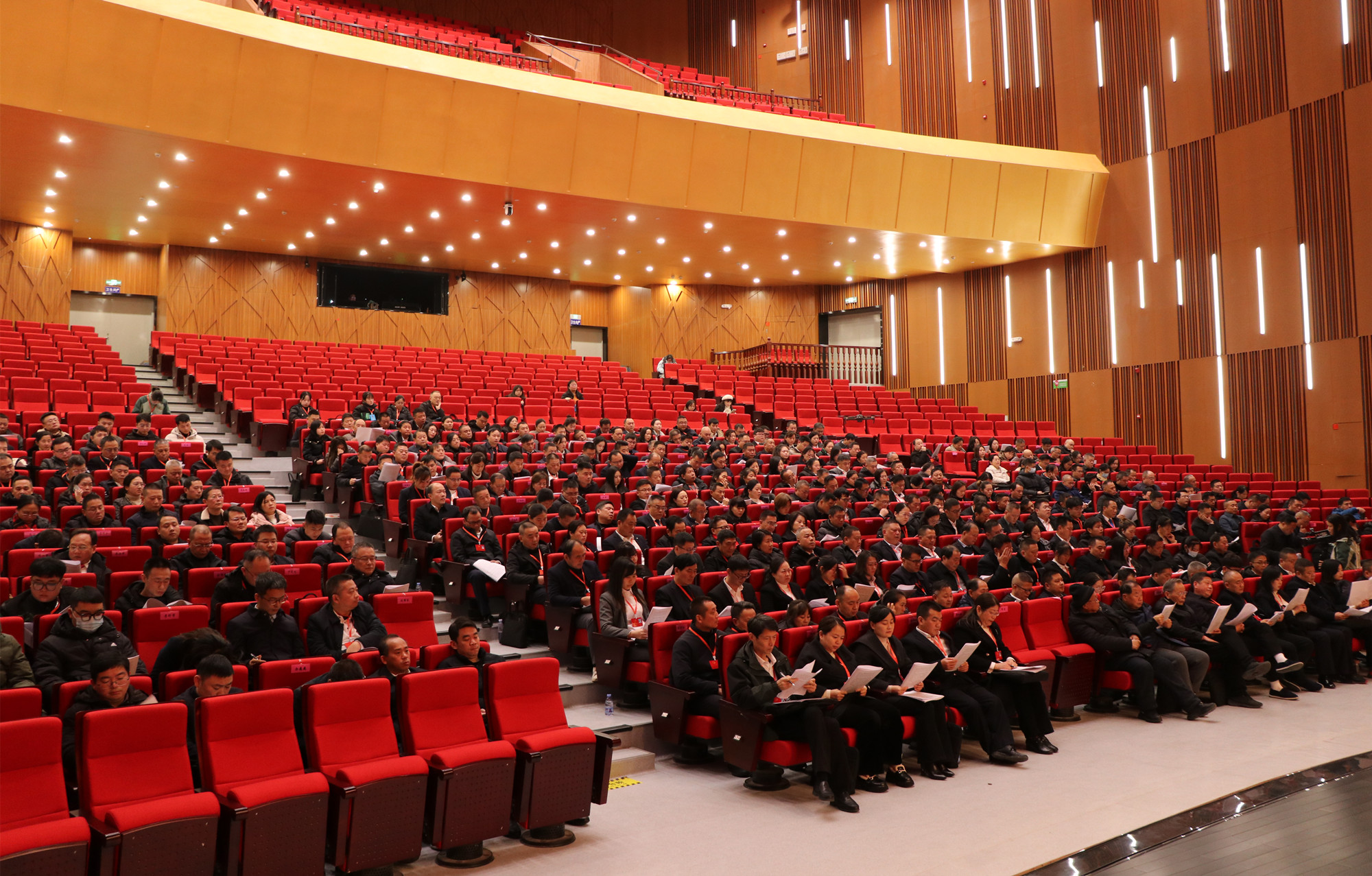 12.21书记 临湘市第十八届人民代表大会第三次会议第二次全体会议3_副本.jpg 12.21书记 临湘市第十八届人民代表大会第三次会议第二次全体会议3_副本.jpg