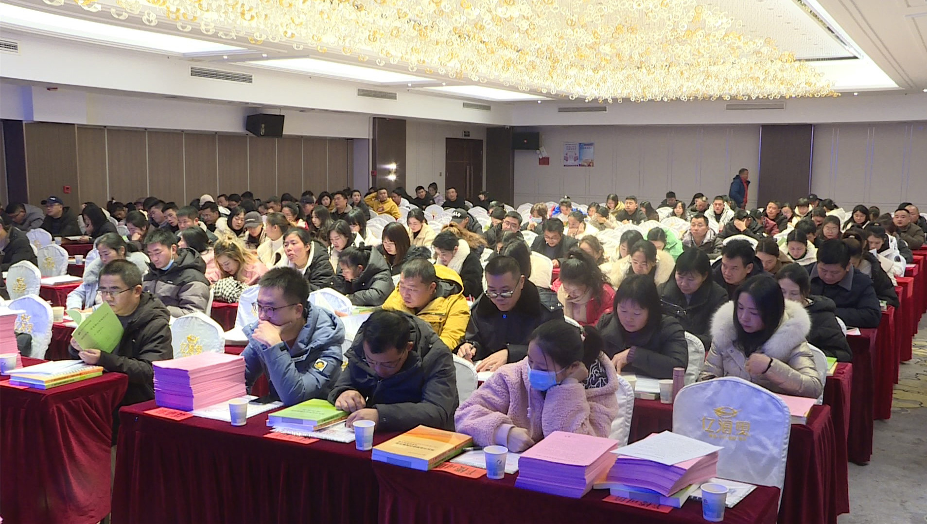 经济普查培训会007_副本.jpg 经济普查培训会007_副本.jpg