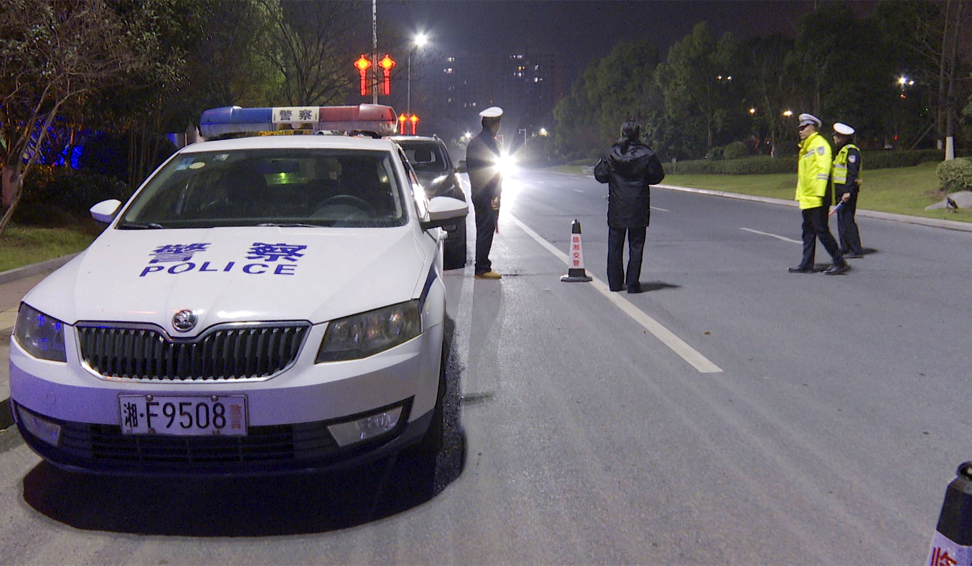 交警001_副本.jpg 交警001_副本.jpg