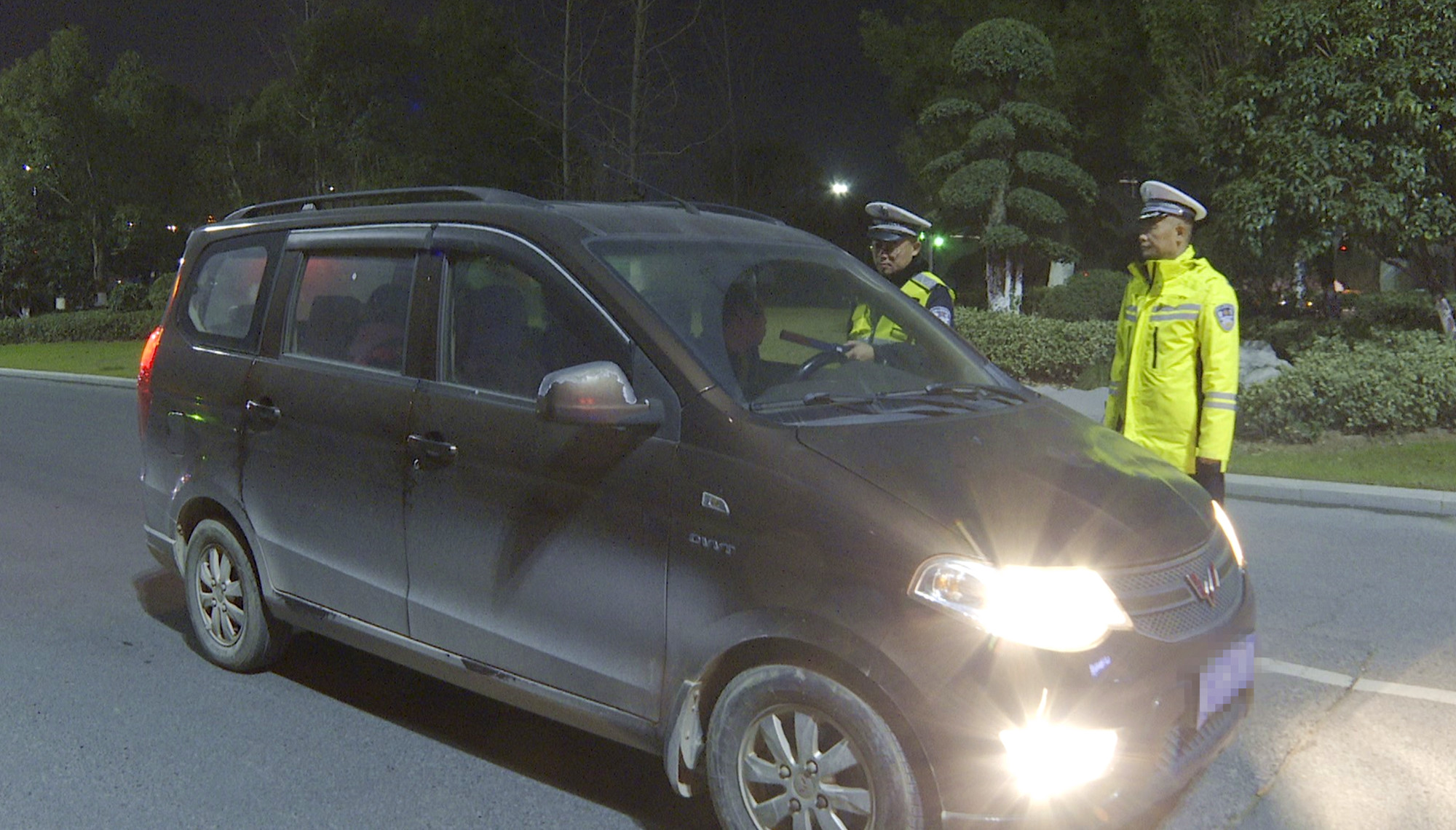 交警003_副本.jpg 交警003_副本.jpg