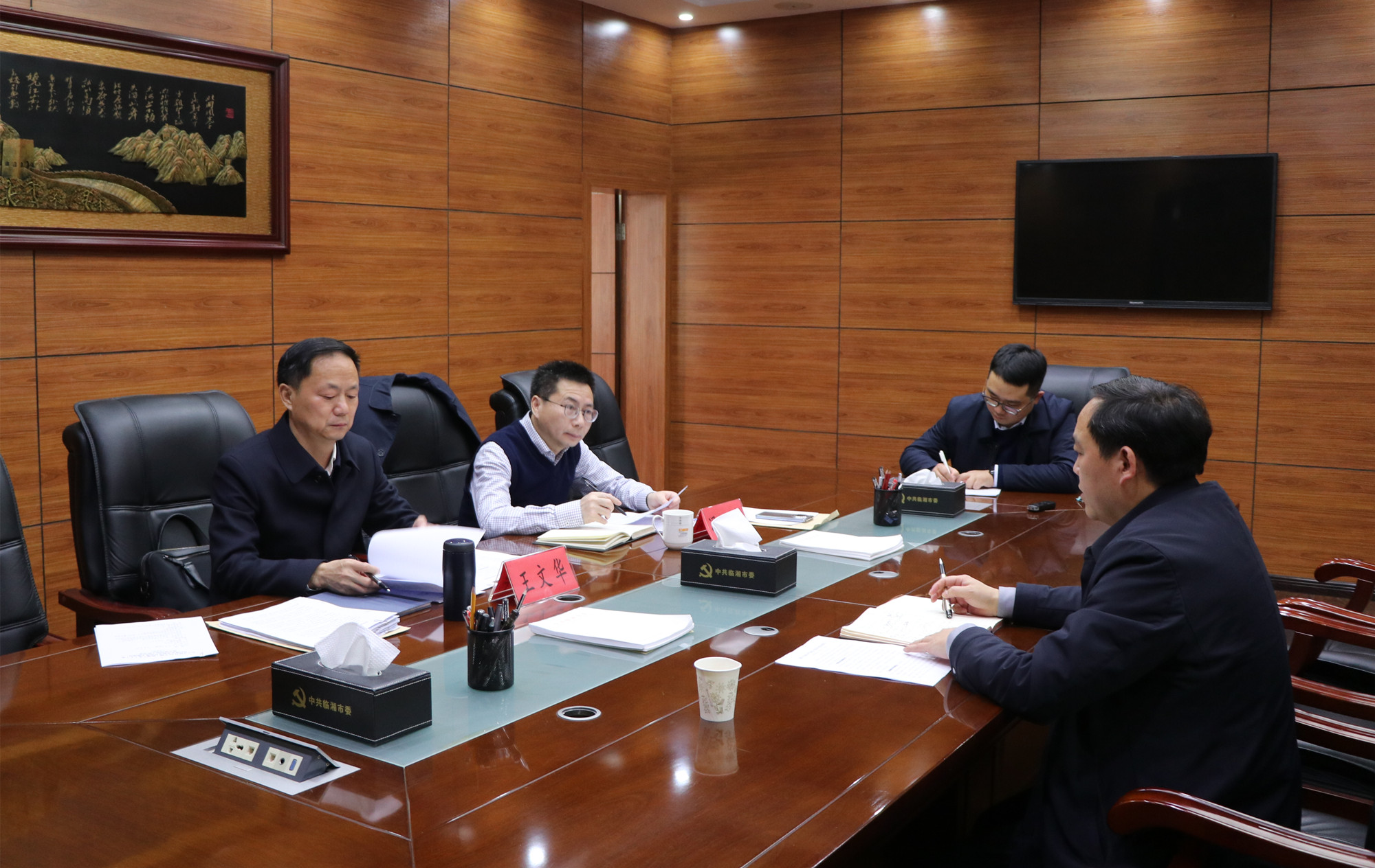 12.26书记 开展镇党工委书记落实全面从严治党主体责任谈心谈话_副本.jpg 12.26书记 开展镇党工委书记落实全面从严治党主体责任谈心谈话_副本.jpg