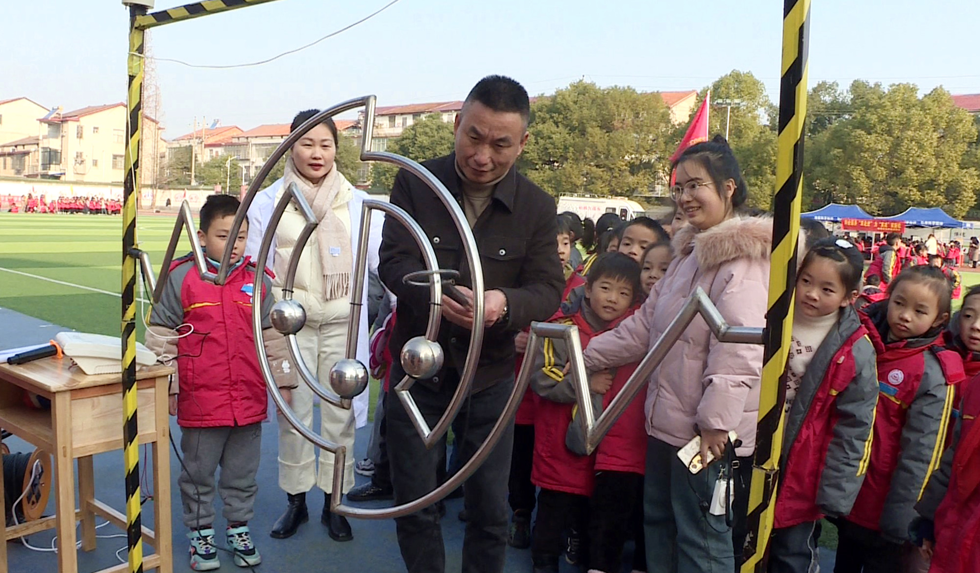 一小科技节011_副本.jpg 一小科技节011_副本.jpg