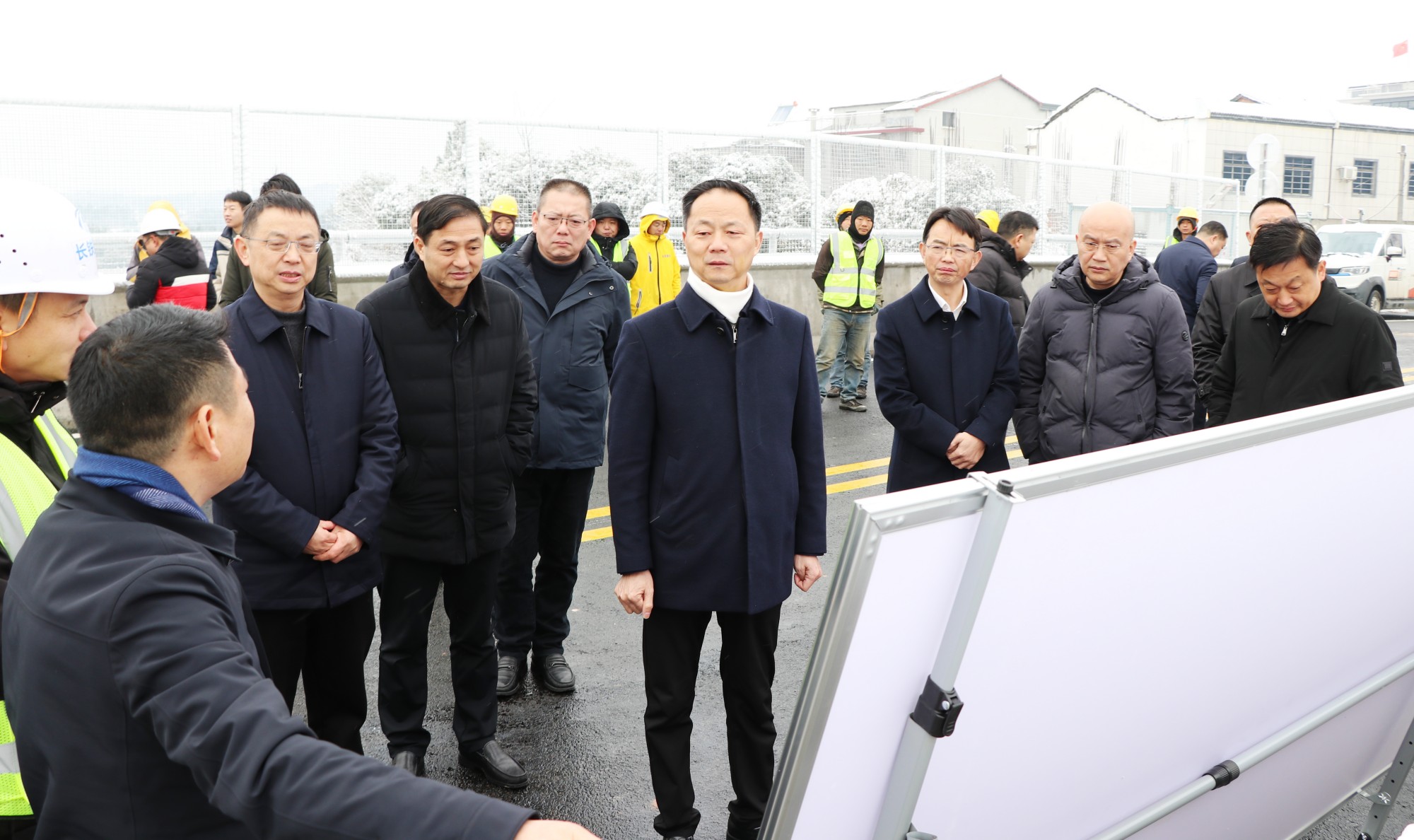 书记.jpg 书记.jpg