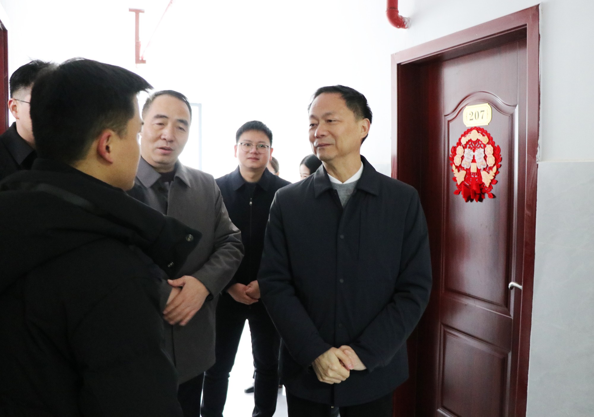 人才揭牌.jpg 人才揭牌.jpg