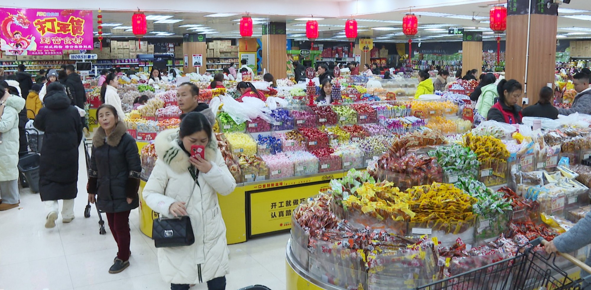 富食村打年货005_副本.jpg