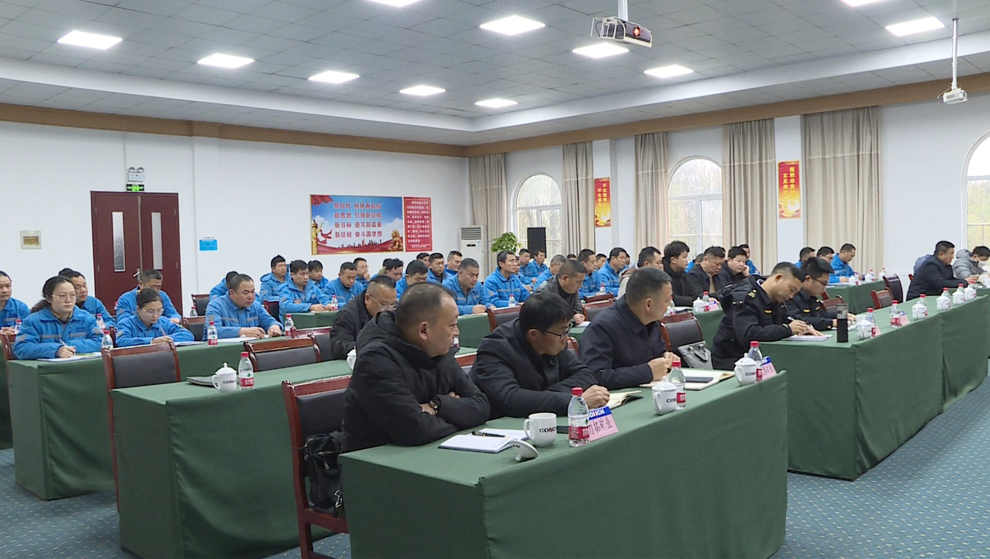 我市非煤矿山复工复产创新教育培训方式工作部署会008_副本.jpg