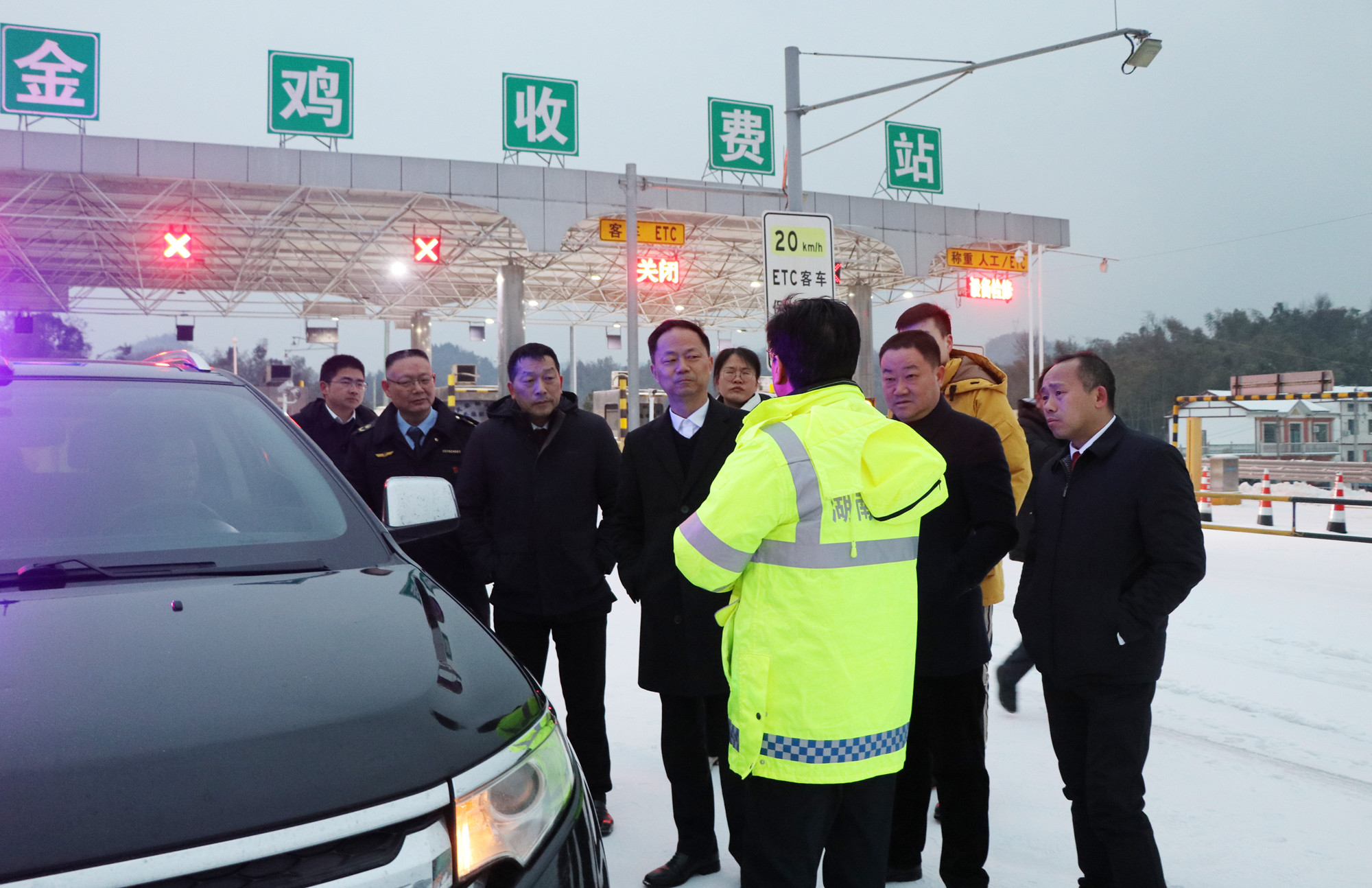 2.22书记 督导冰冻雨雪3_副本.jpg